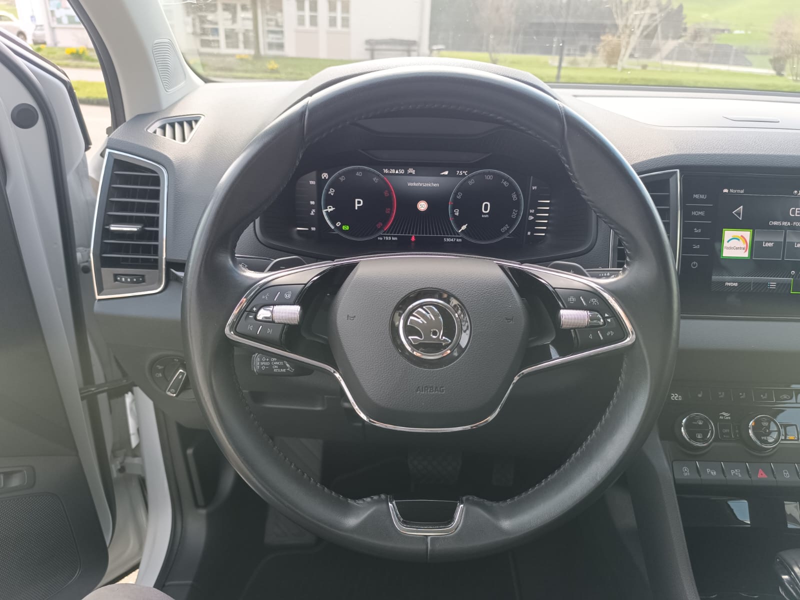 SKODA Karoq 2.0 TDI CR Style 4x4 DSG-image-10