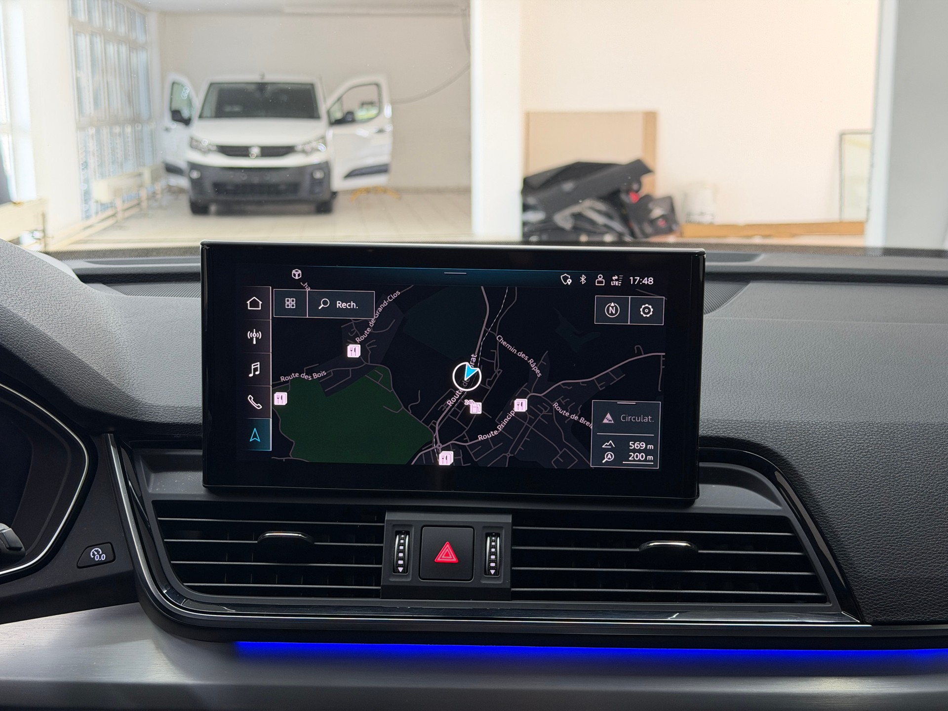 AUDI Q5 Sportback 40 TDI Blackedition quattro S-tronic-image-9