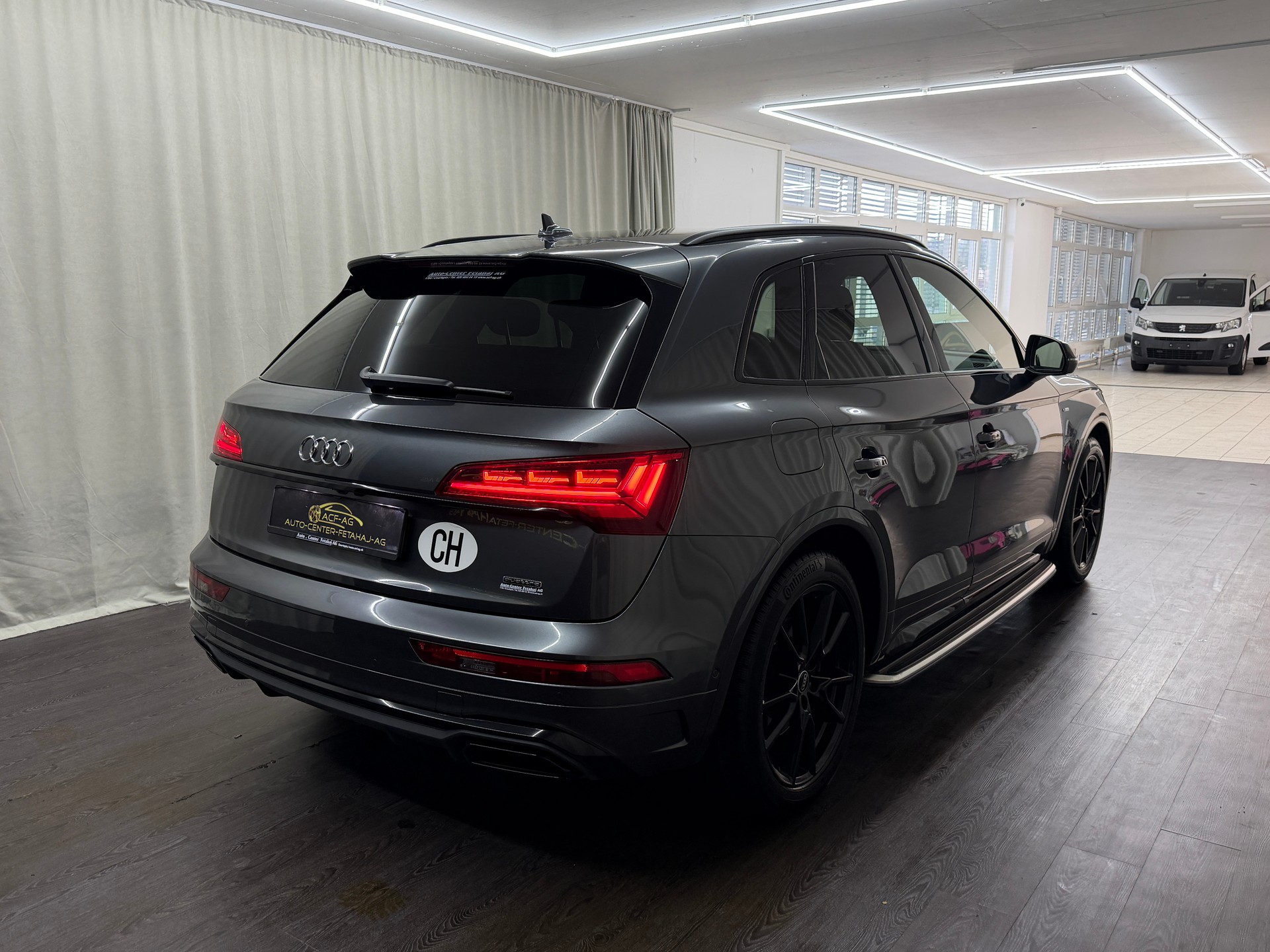 AUDI Q5 Sportback 40 TDI Blackedition quattro S-tronic-image-3