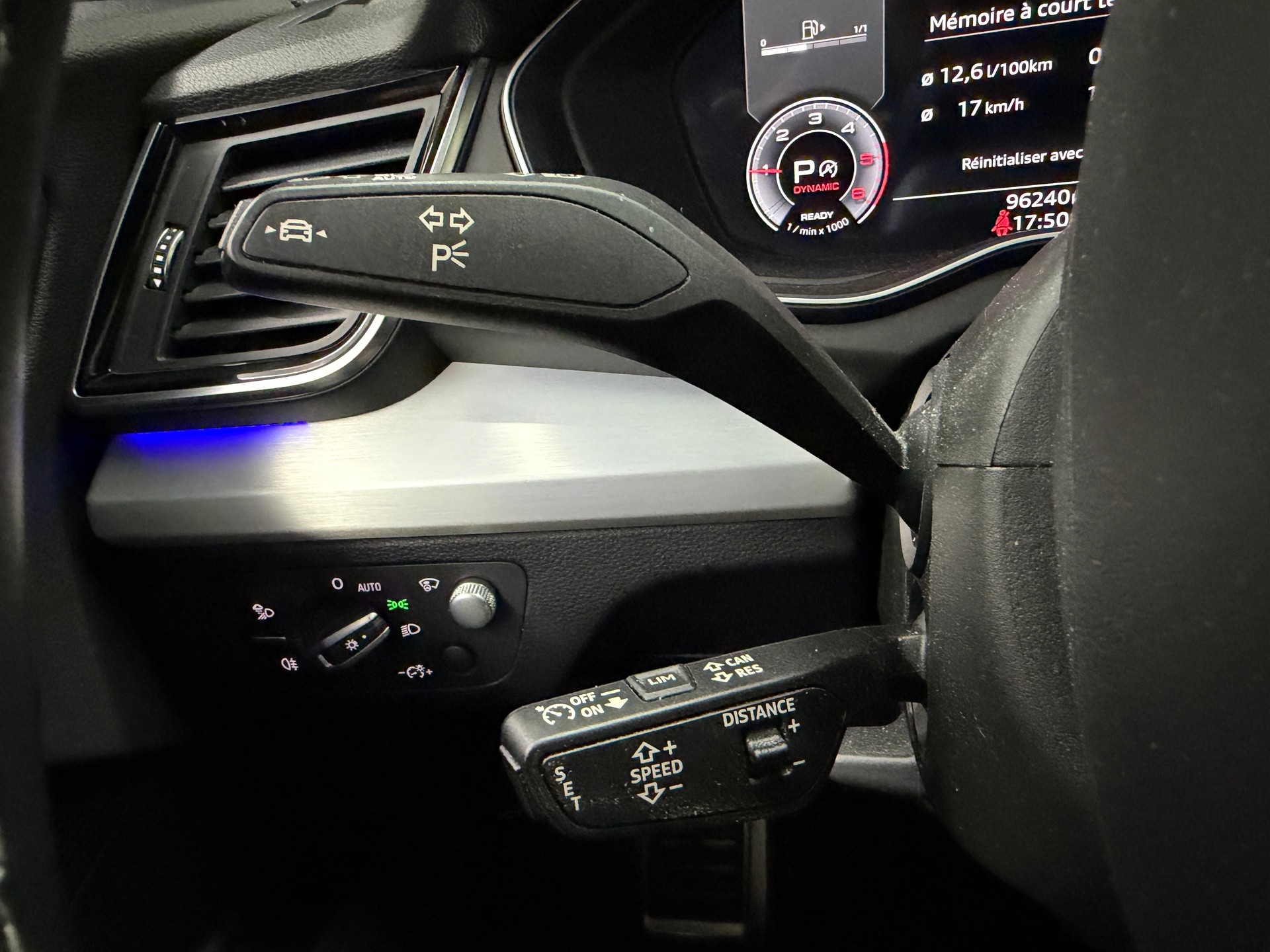 AUDI Q5 Sportback 40 TDI Blackedition quattro S-tronic-image-18