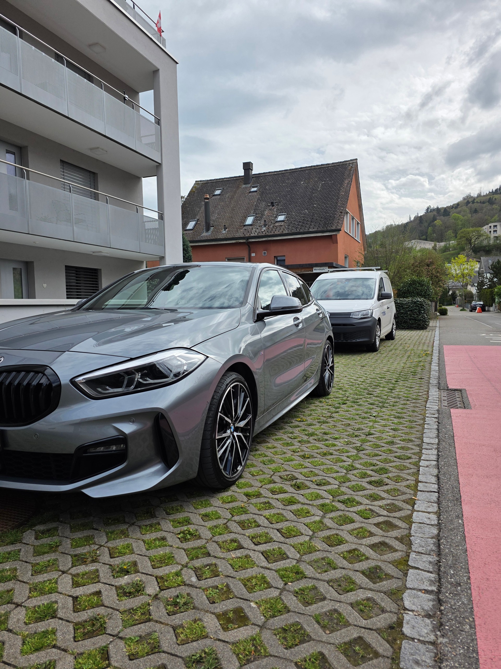 BMW 116d Steptronic Pure M Sport-image-4