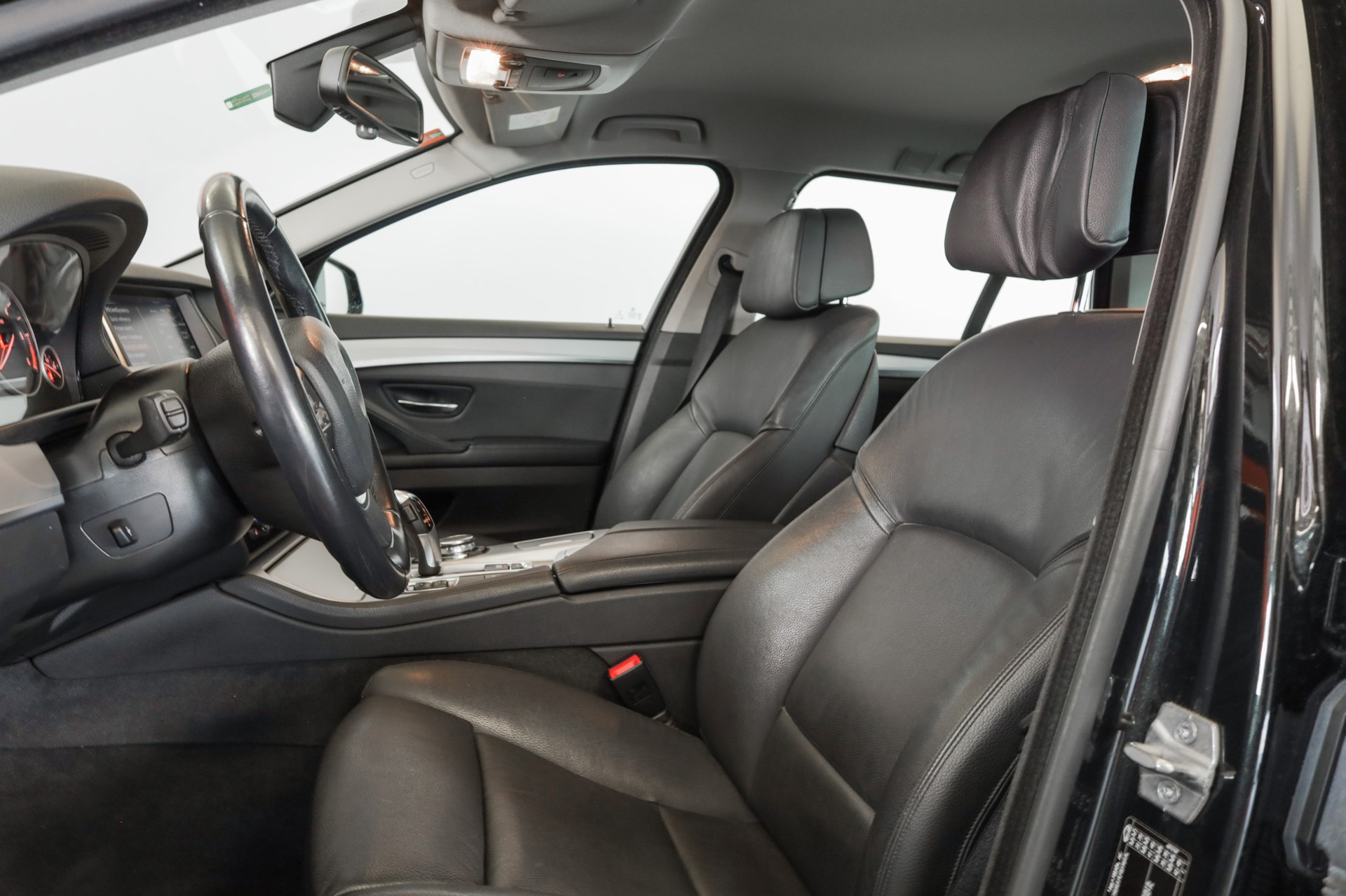 BMW 520d Touring xDrive Luxury Line Steptronic-image-7