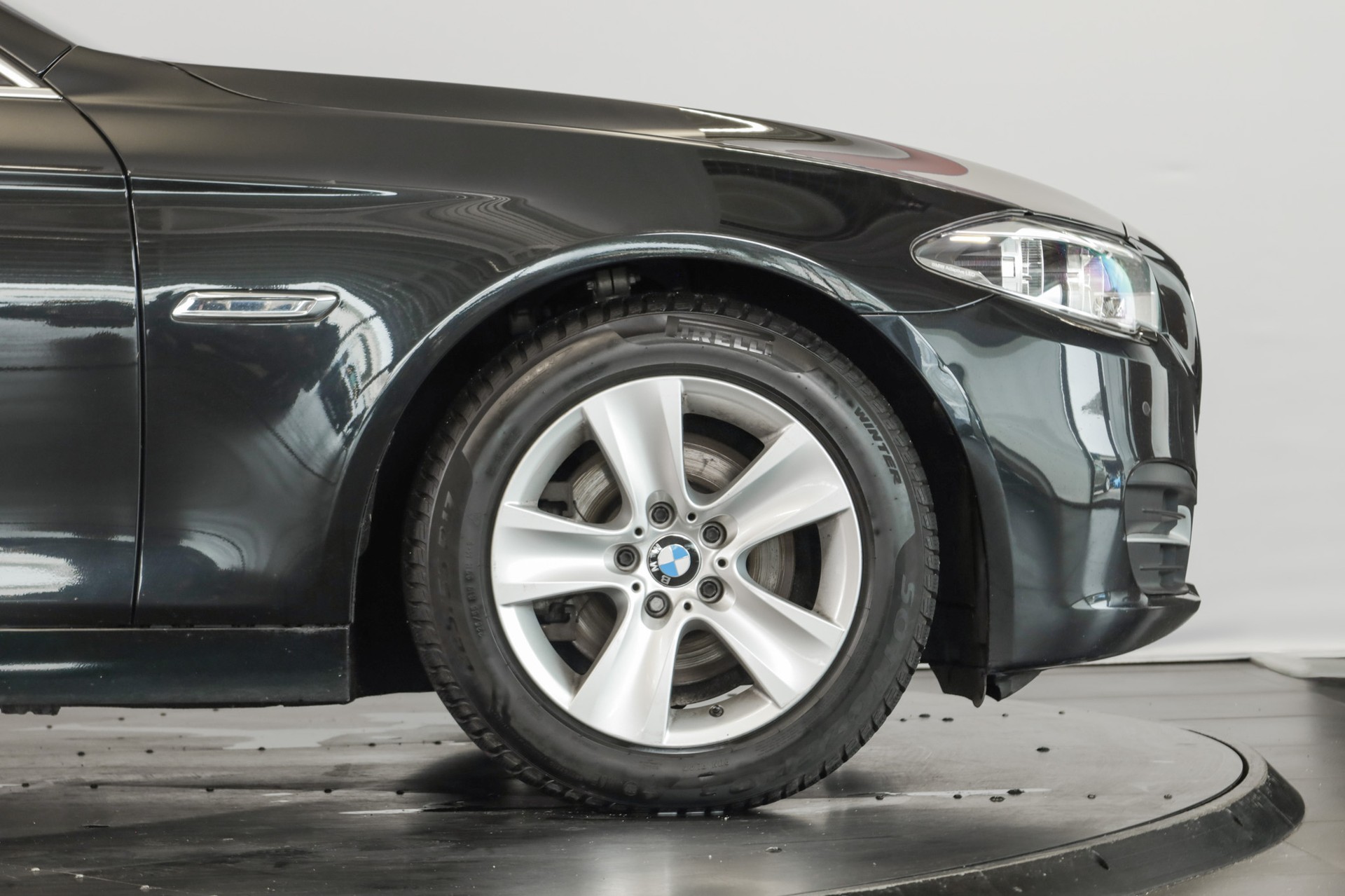 BMW 520d Touring xDrive Luxury Line Steptronic-image-4