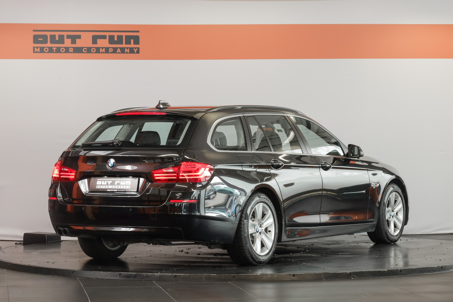 BMW 520d Touring xDrive Luxury Line Steptronic-image-2