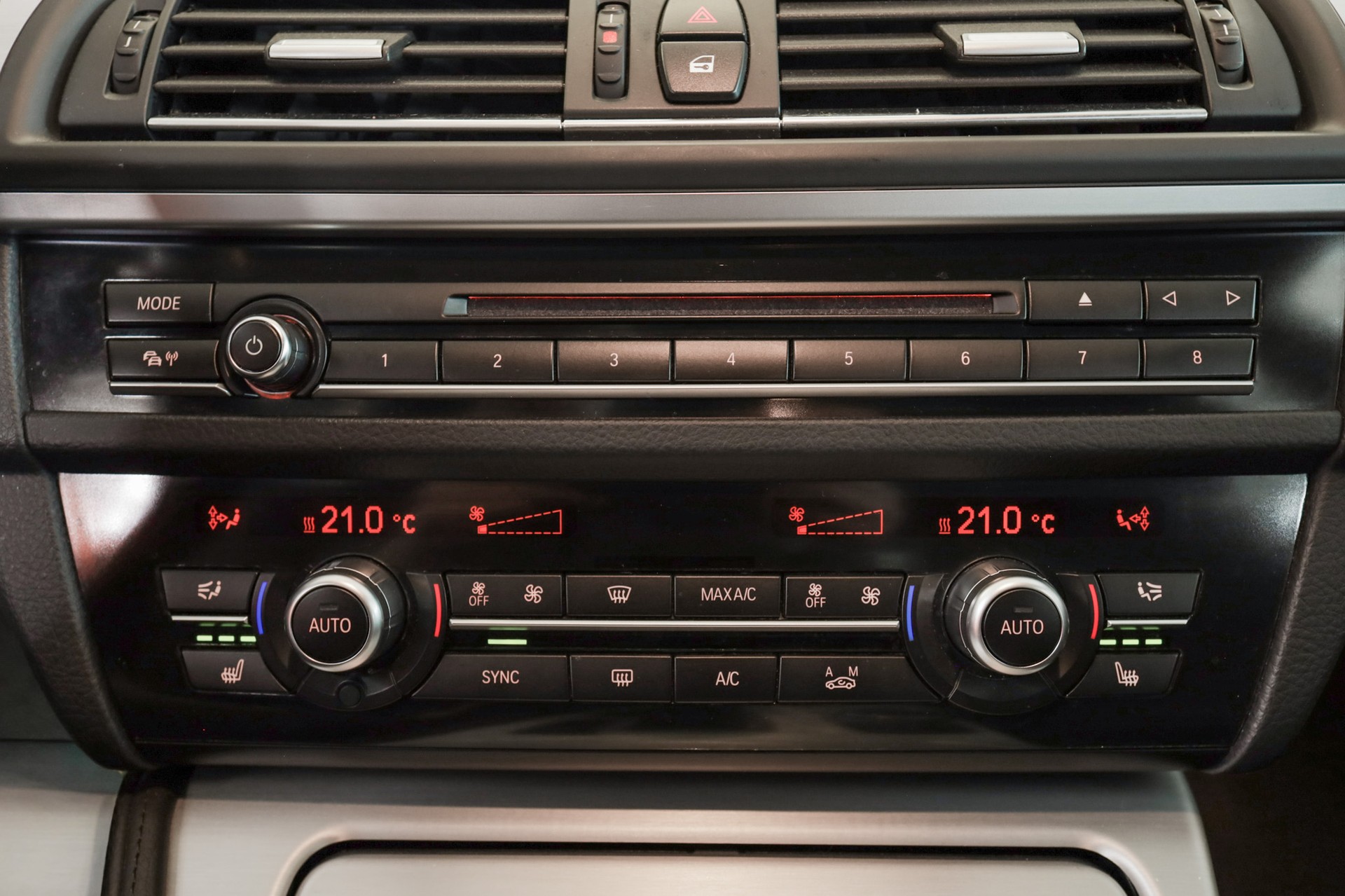 BMW 520d Touring xDrive Luxury Line Steptronic-image-14