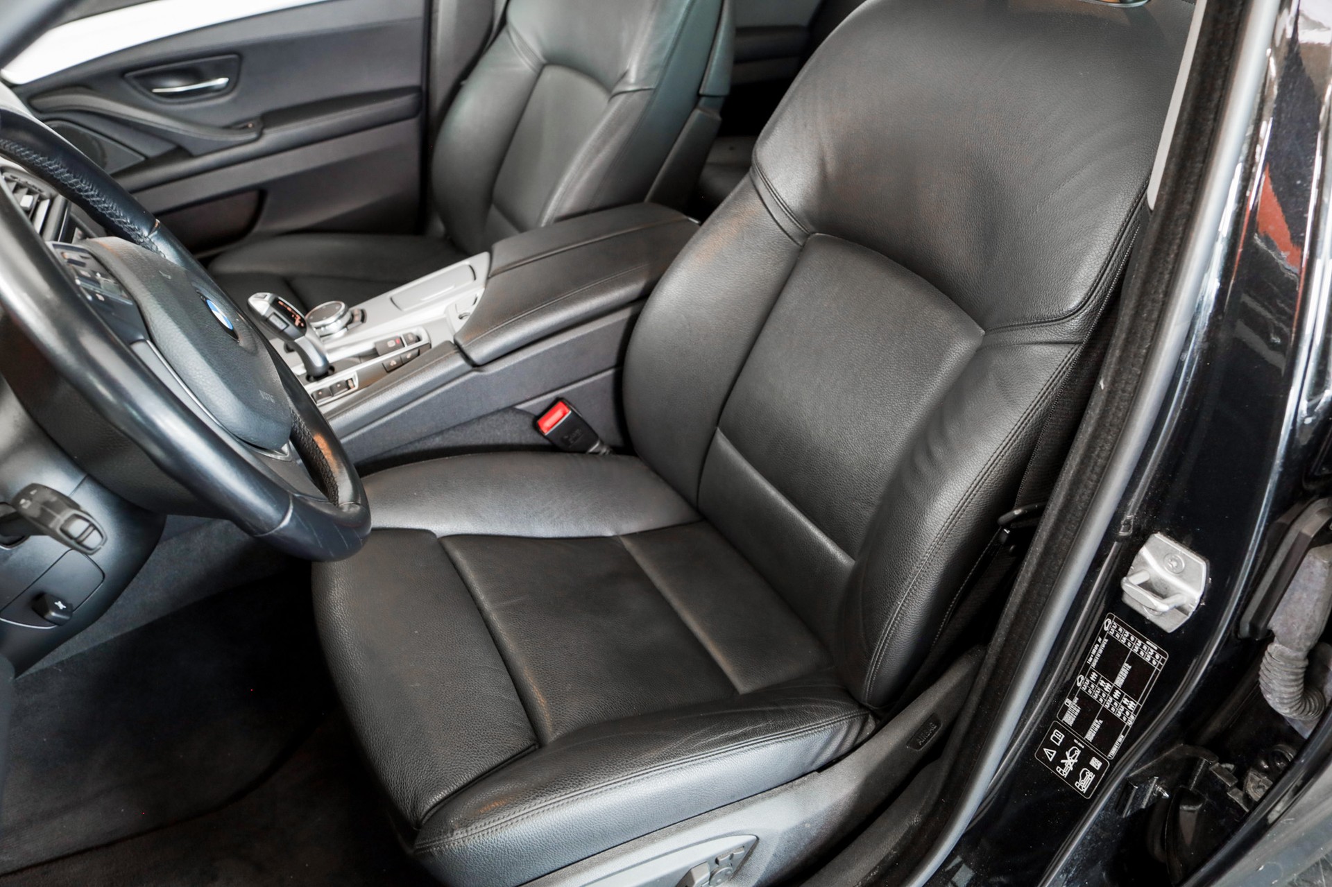BMW 520d Touring xDrive Luxury Line Steptronic-image-9