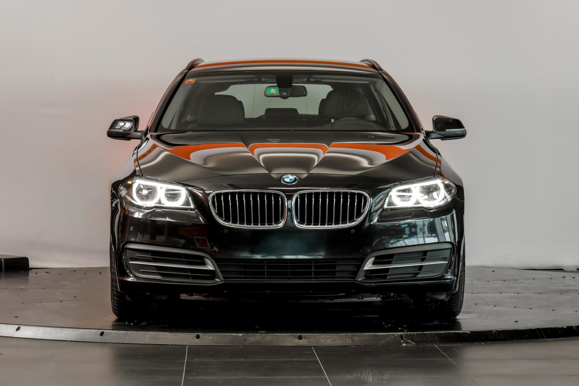 BMW 520d Touring xDrive Luxury Line Steptronic-image-1
