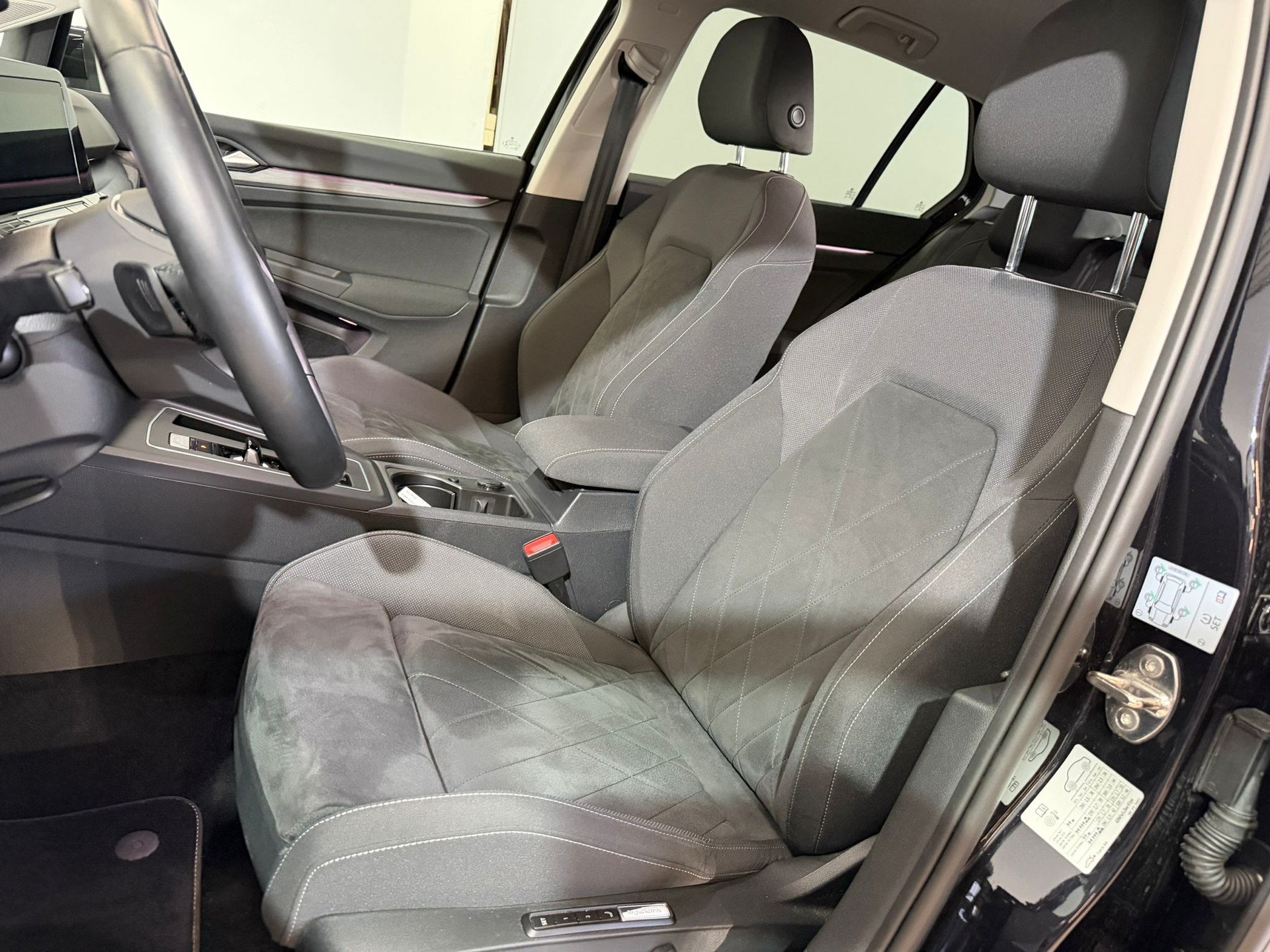 VW Golf 2.0 TSI Style DSG-image-8