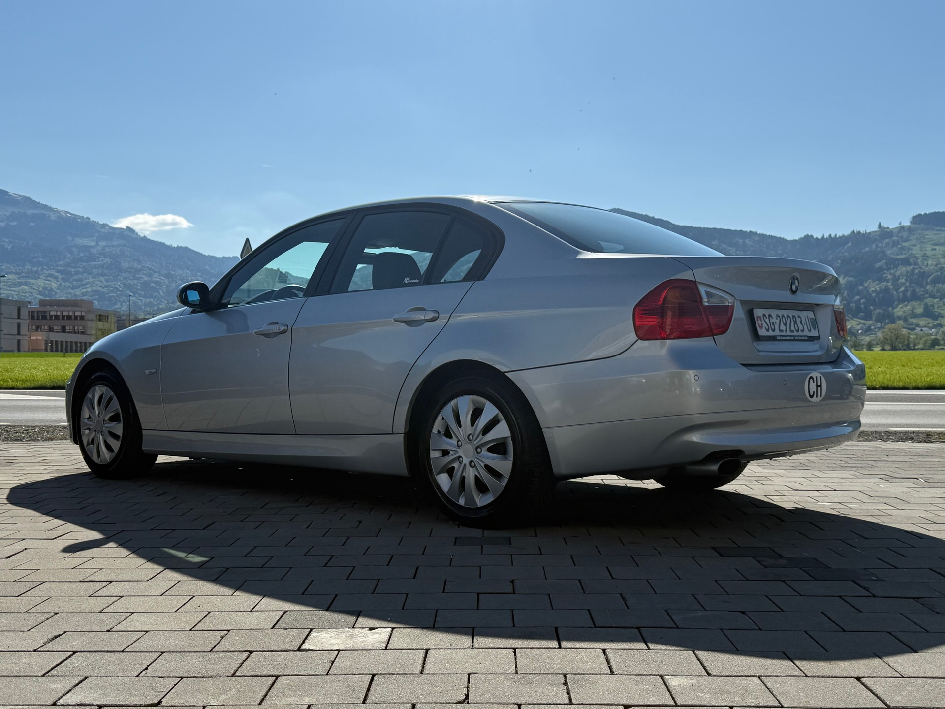 BMW 320i Steptronic-image-8