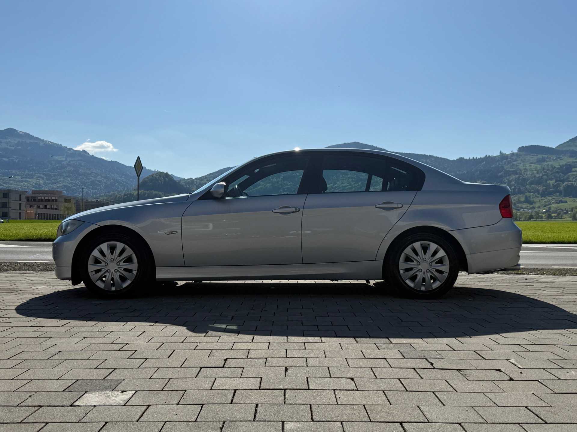 BMW 320i Steptronic-image-3