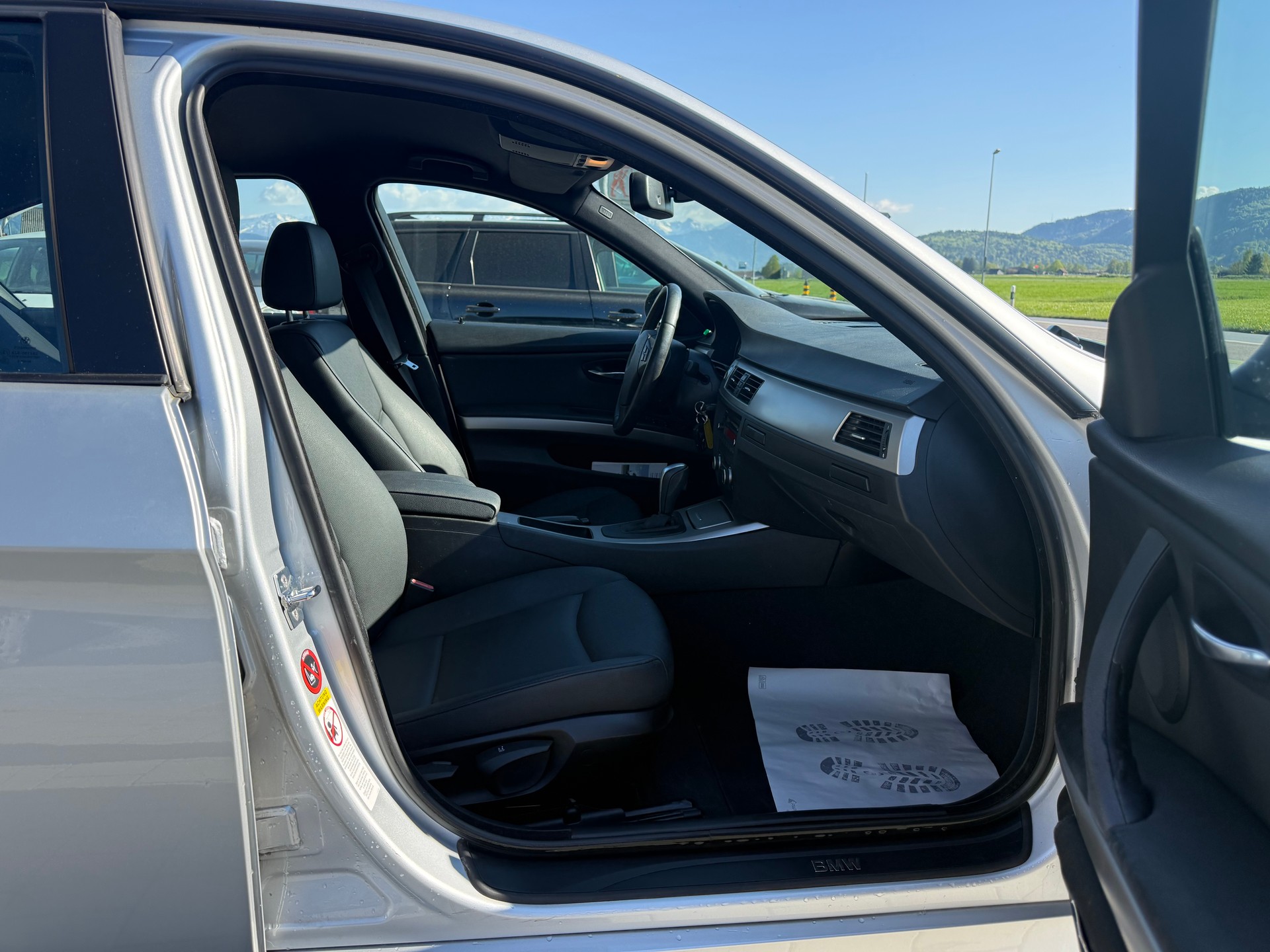 BMW 320i Steptronic-image-11