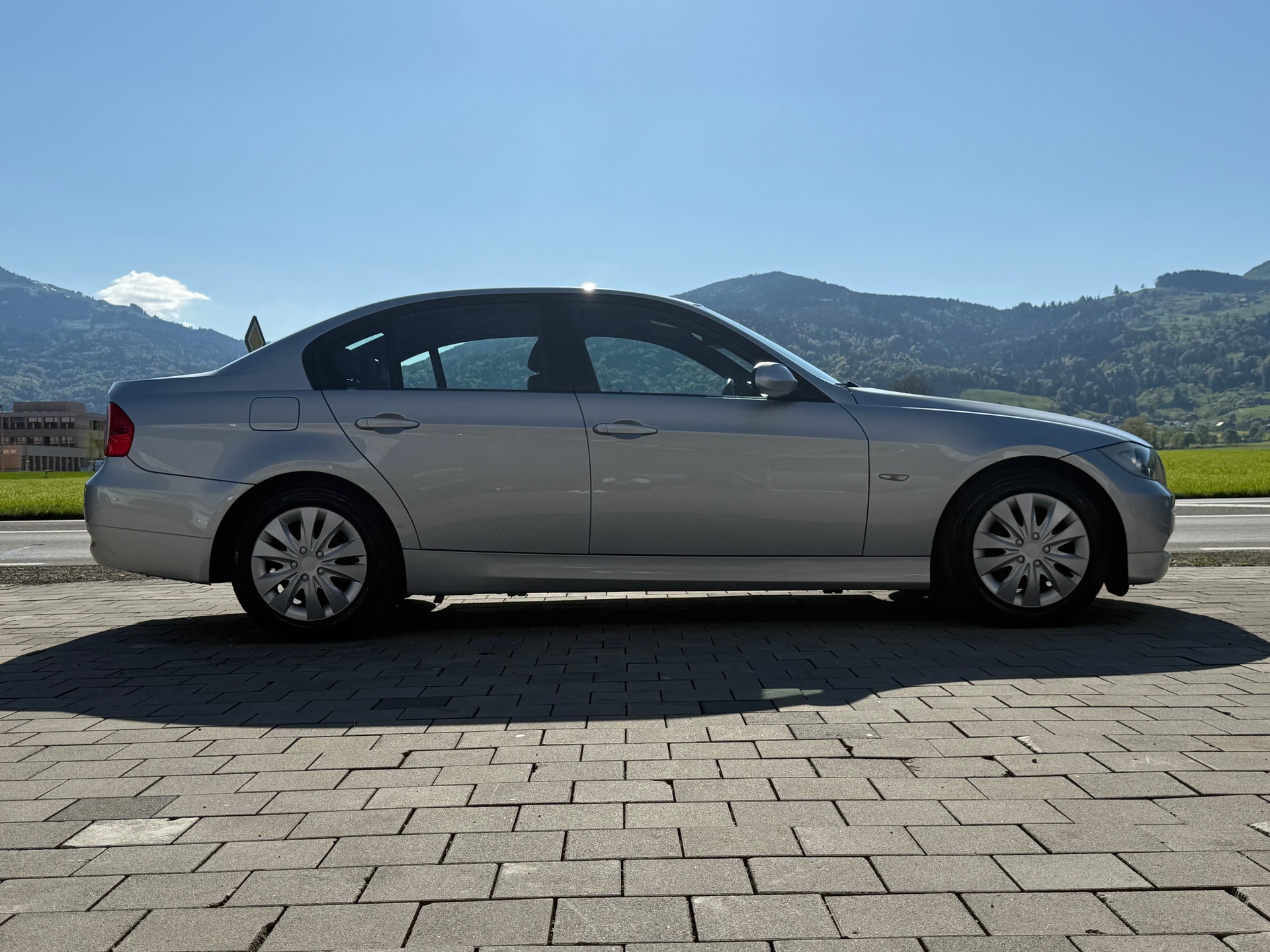 BMW 320i Steptronic-image-4