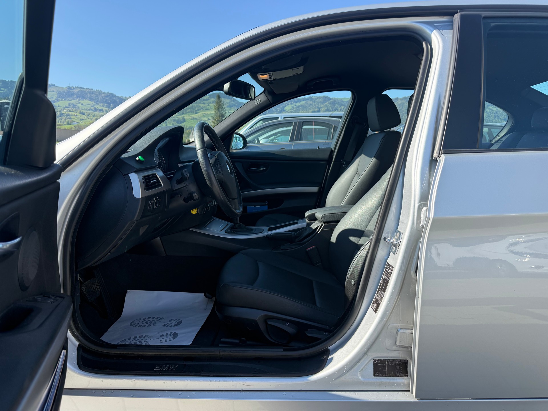 BMW 320i Steptronic-image-9