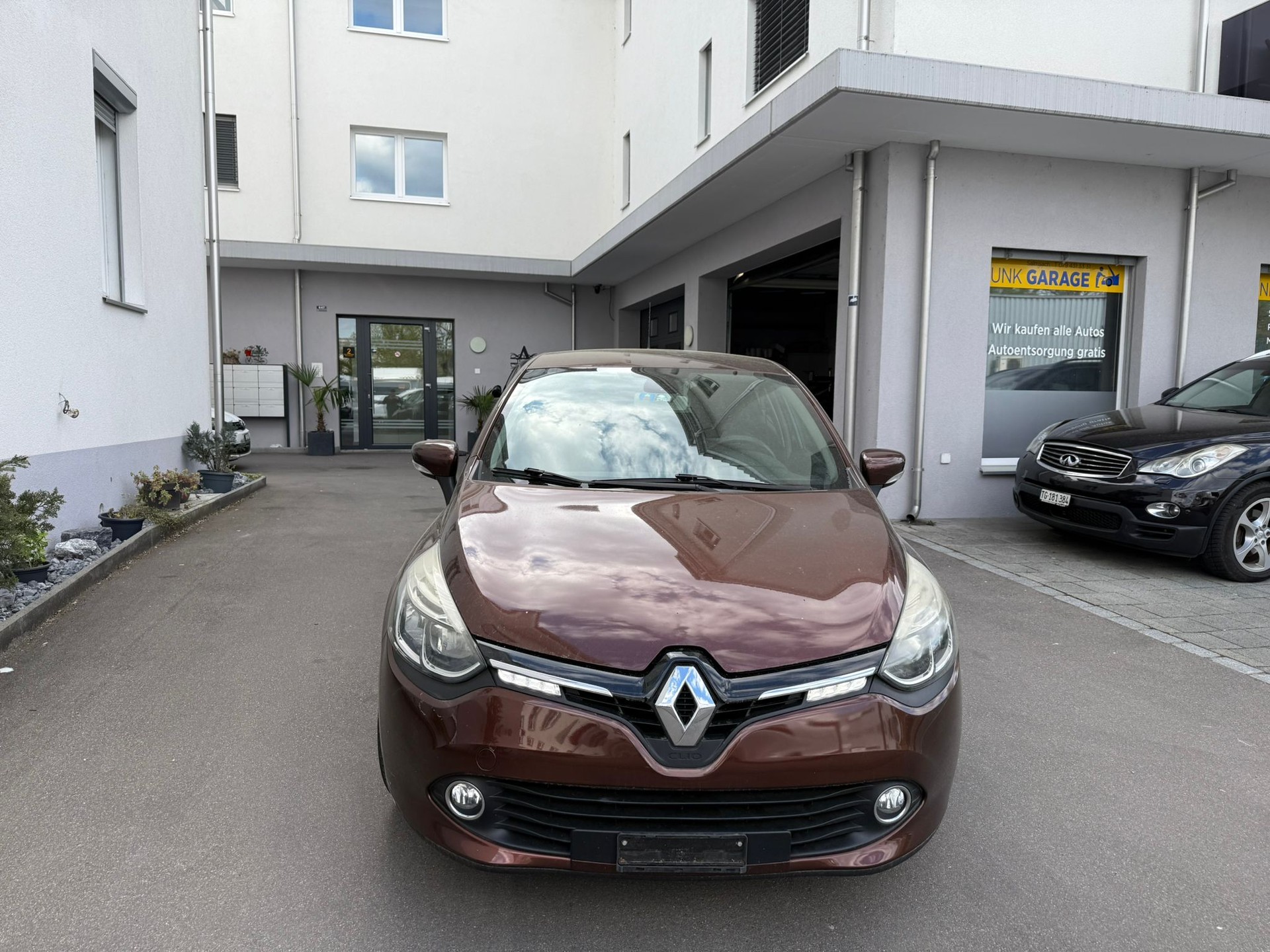 RENAULT Clio 0.9 12V Swiss Edition-image-2