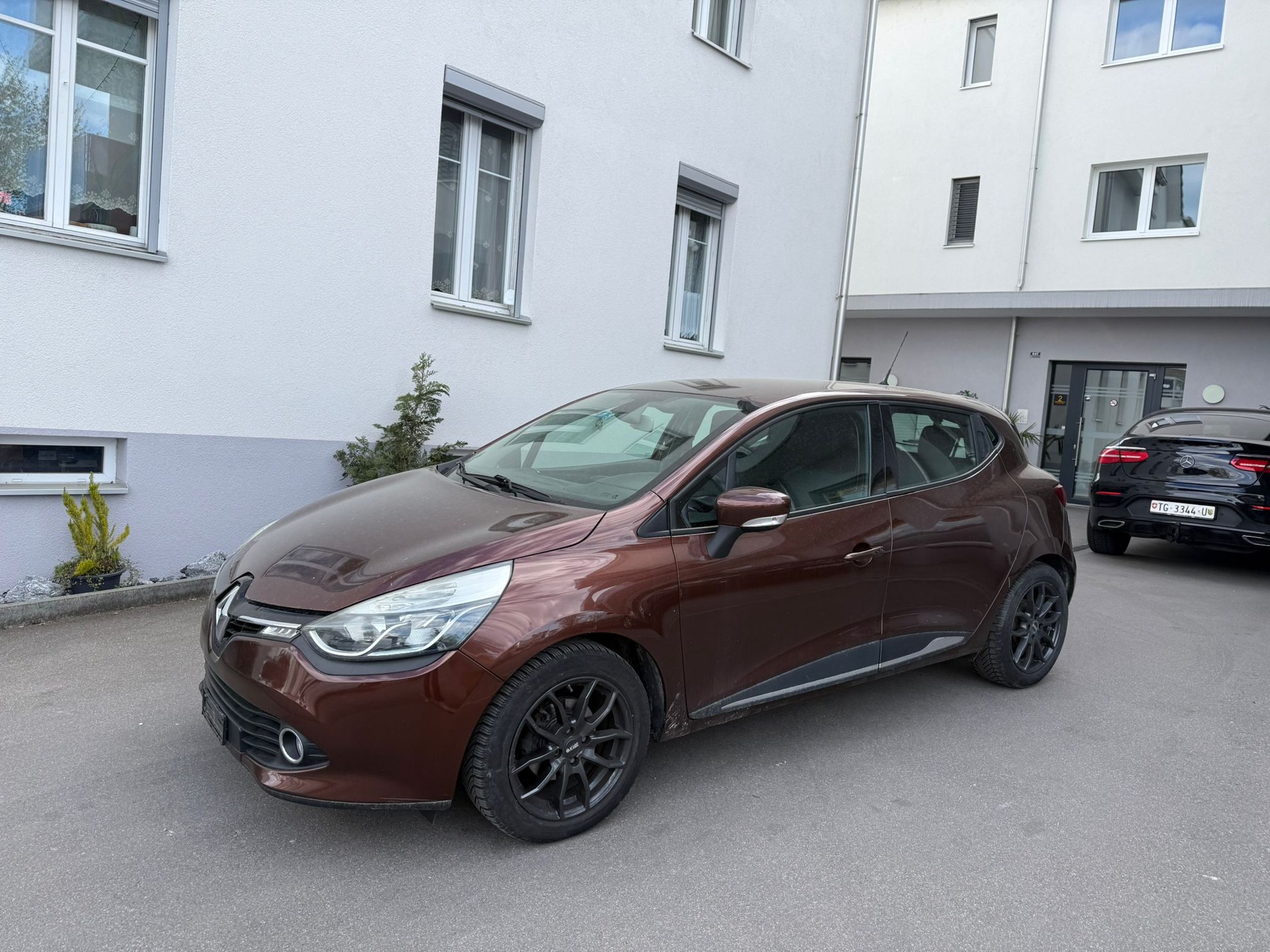 RENAULT Clio 0.9 12V Swiss Edition-image-1