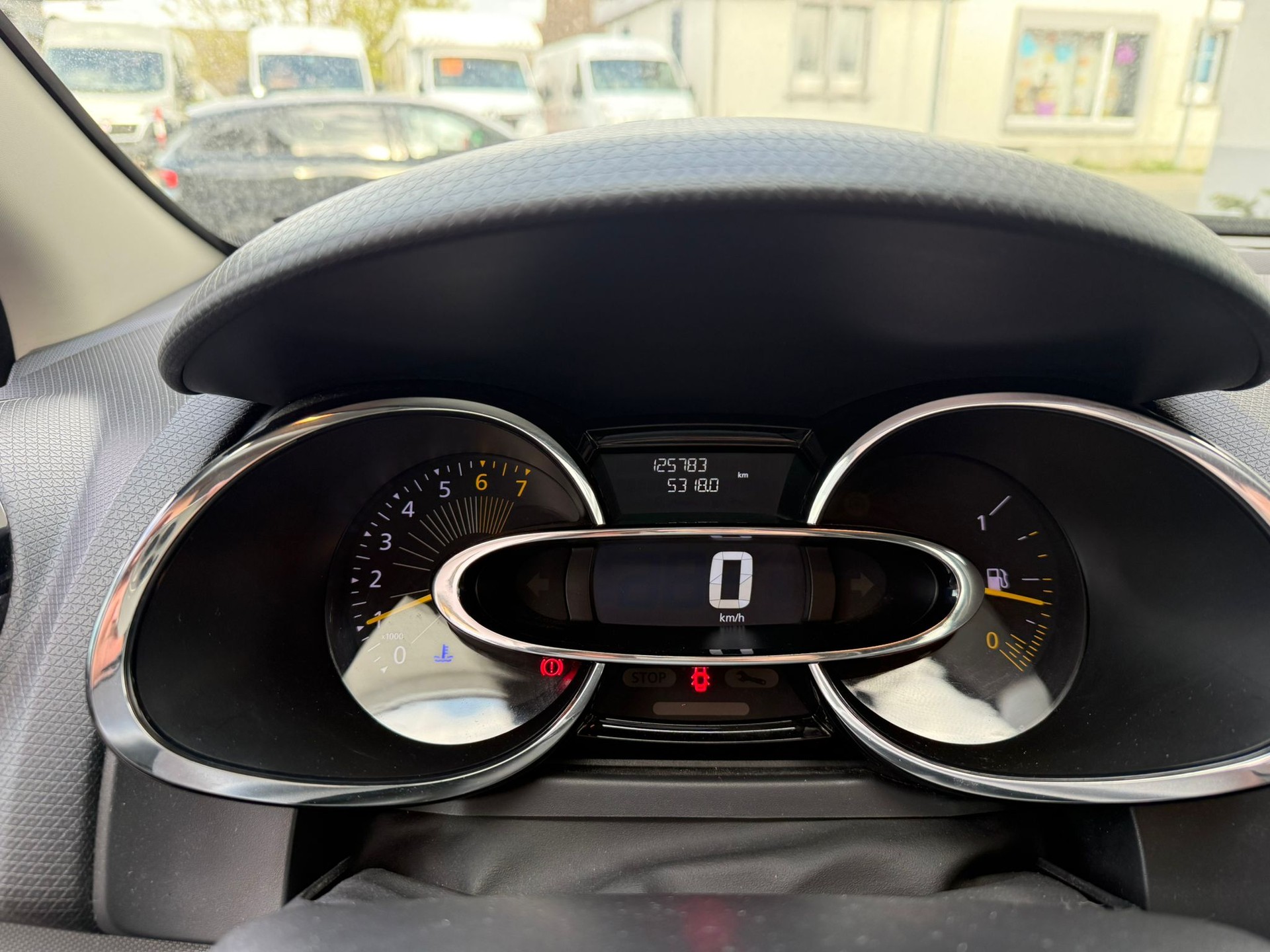 RENAULT Clio 0.9 12V Swiss Edition-image-7