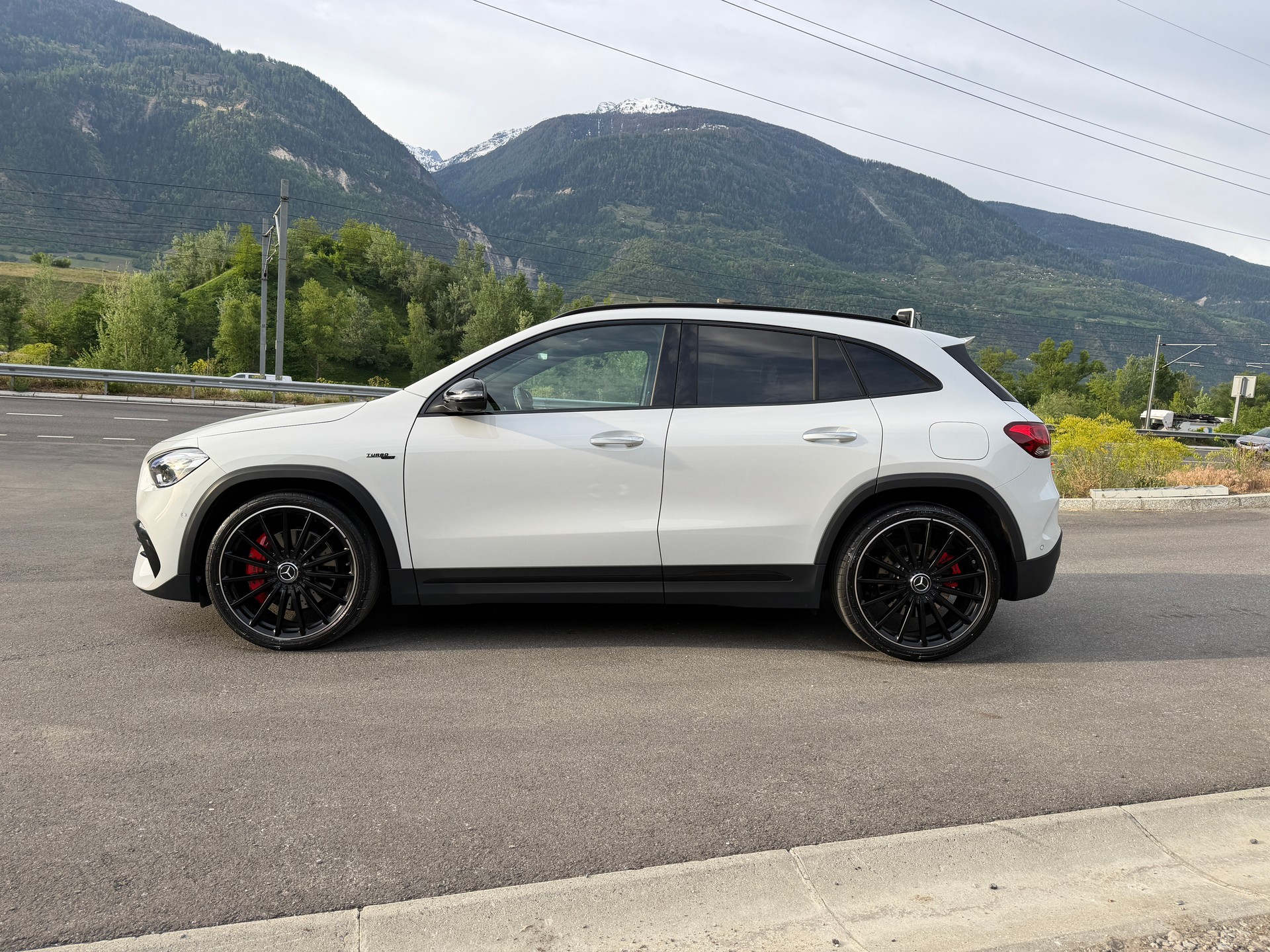 MERCEDES-BENZ GLA 35 AMG 4Matic 8G-Speedshift DCT-image-3