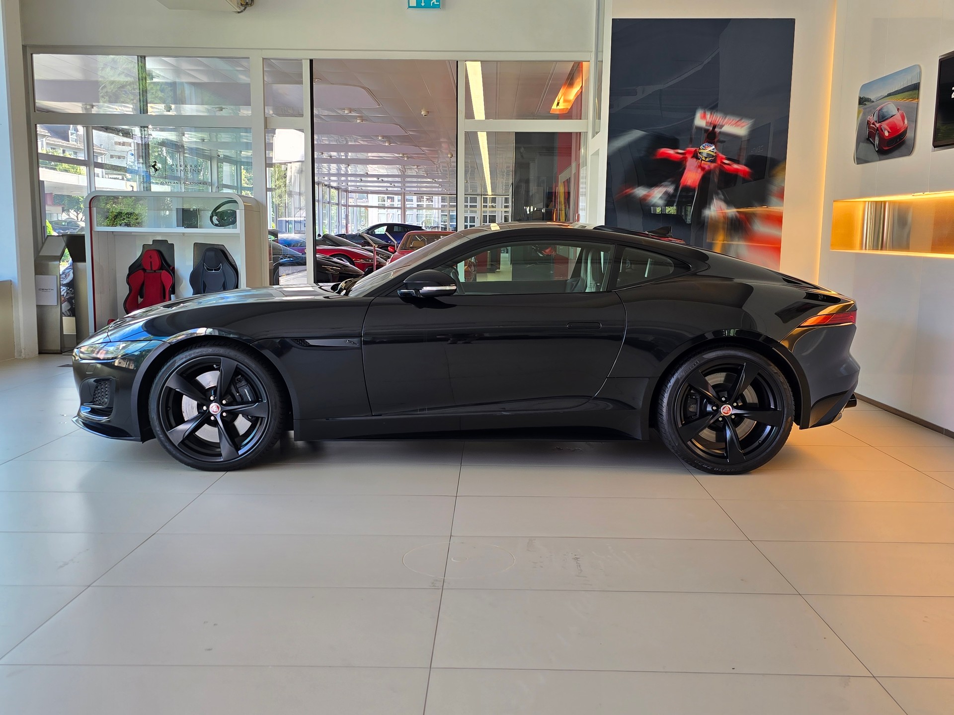 JAGUAR F-Type Coupé 5.0 V8 R-Dynamic Black Automatik AWD-image-7