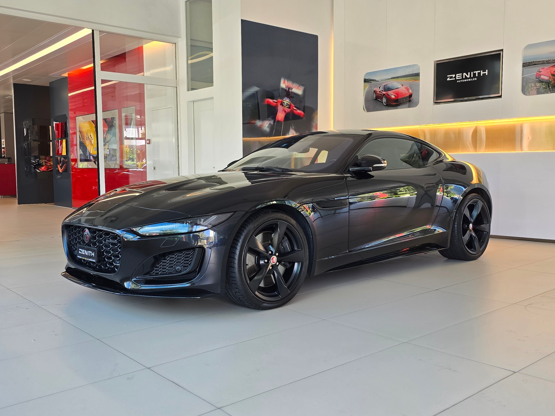 JAGUAR F-Type Coupé 5.0 V8 R-Dynamic Black Automatik AWD-image-0