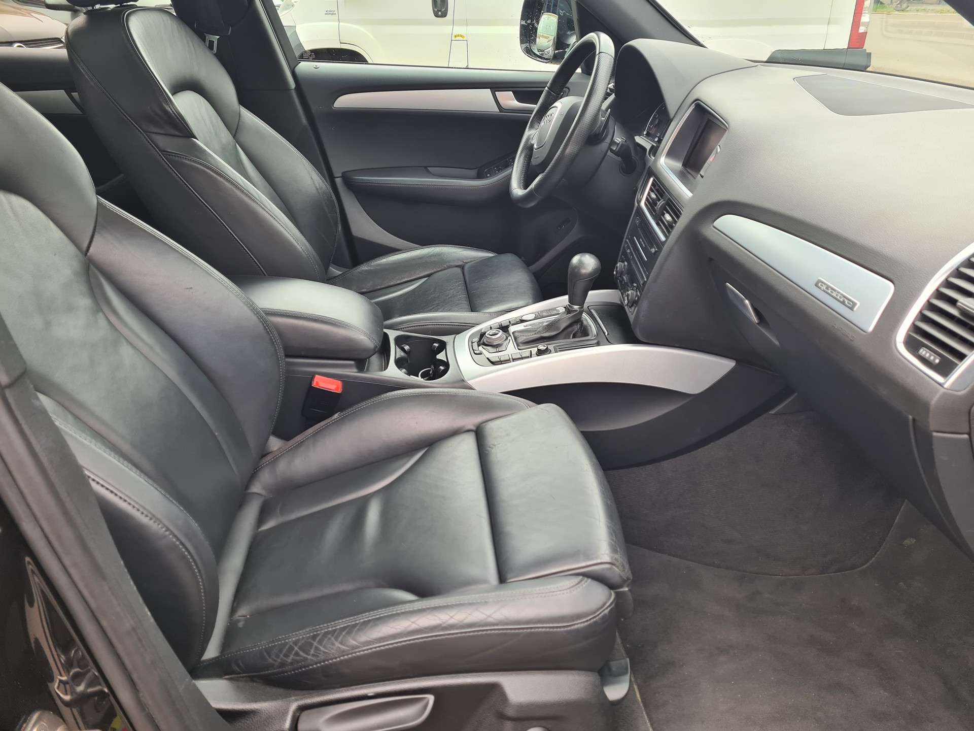 AUDI Q5 2.0 TFSI quattro S-tronic-image-9