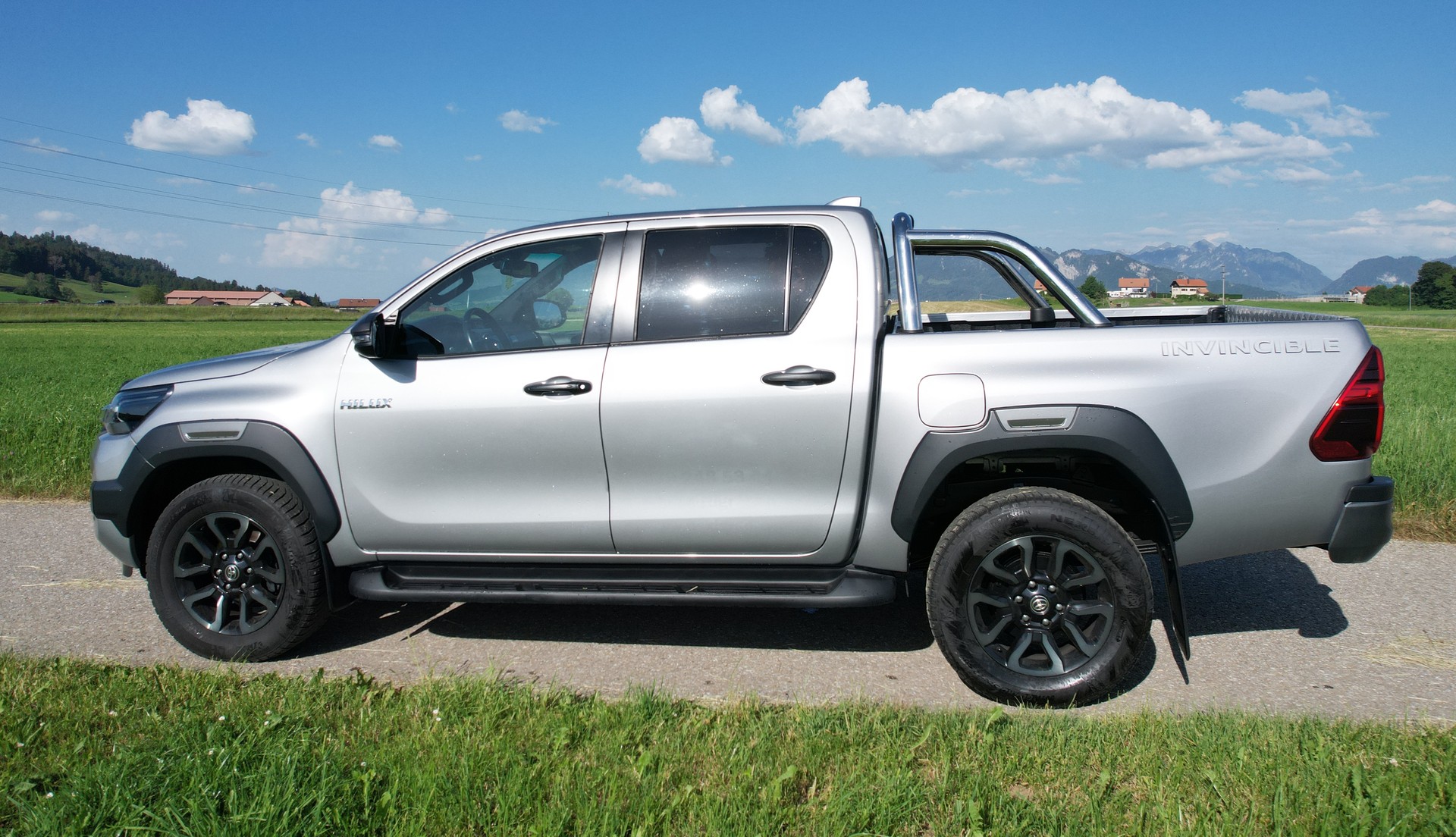 TOYOTA Hilux 2.8D-4D Invincible Double Cab 4x4 A-image-1