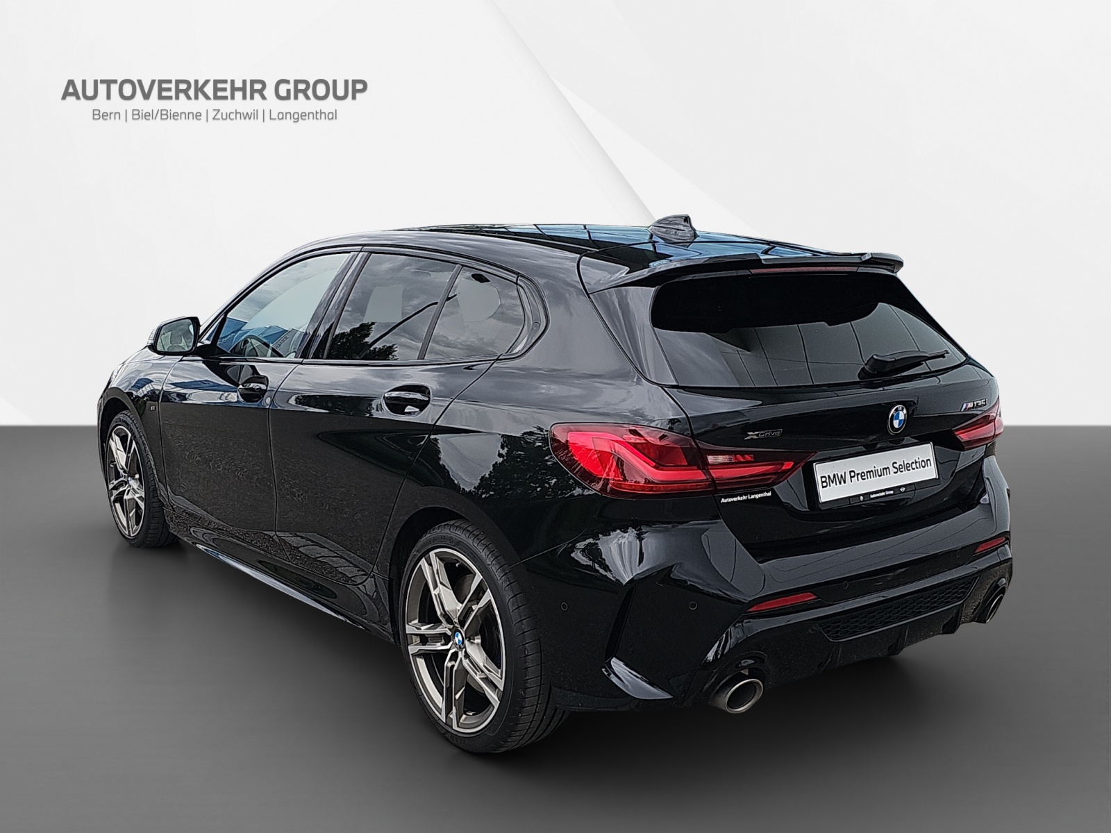 BMW M135i xDrive-showroom-element-3