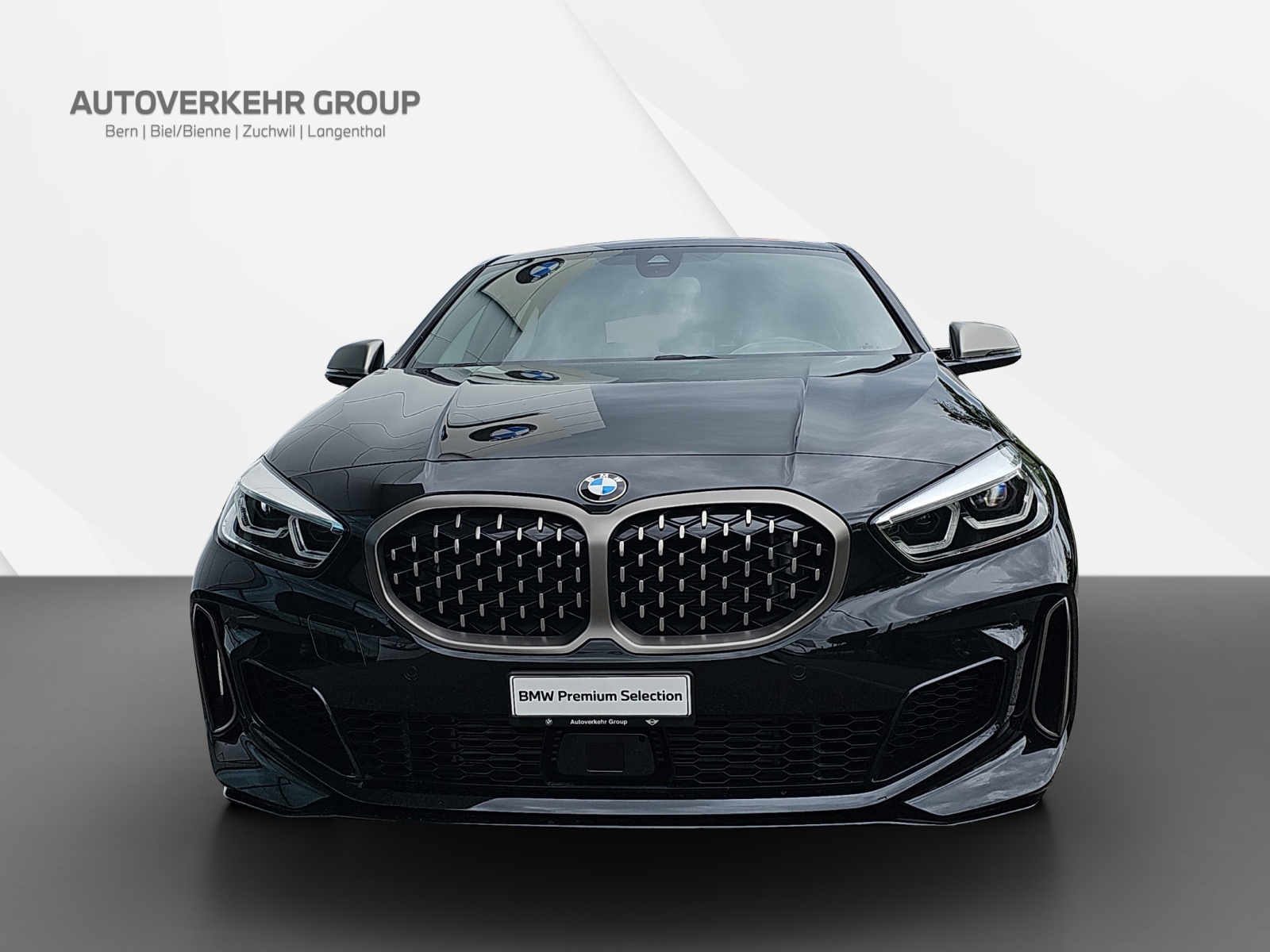 BMW M135i xDrive-showroom-element-1
