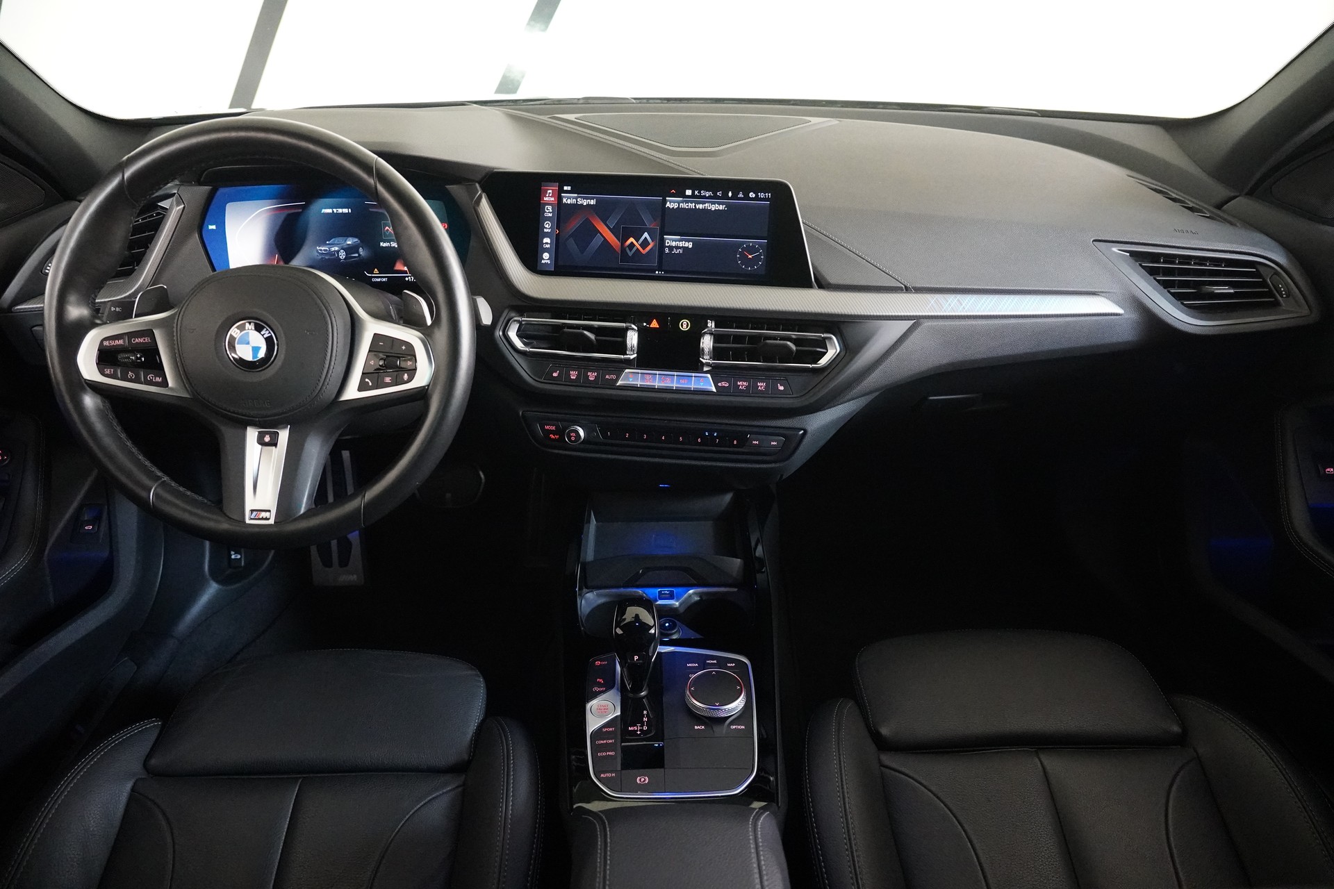BMW M135i xDrive Steptronic-image-17