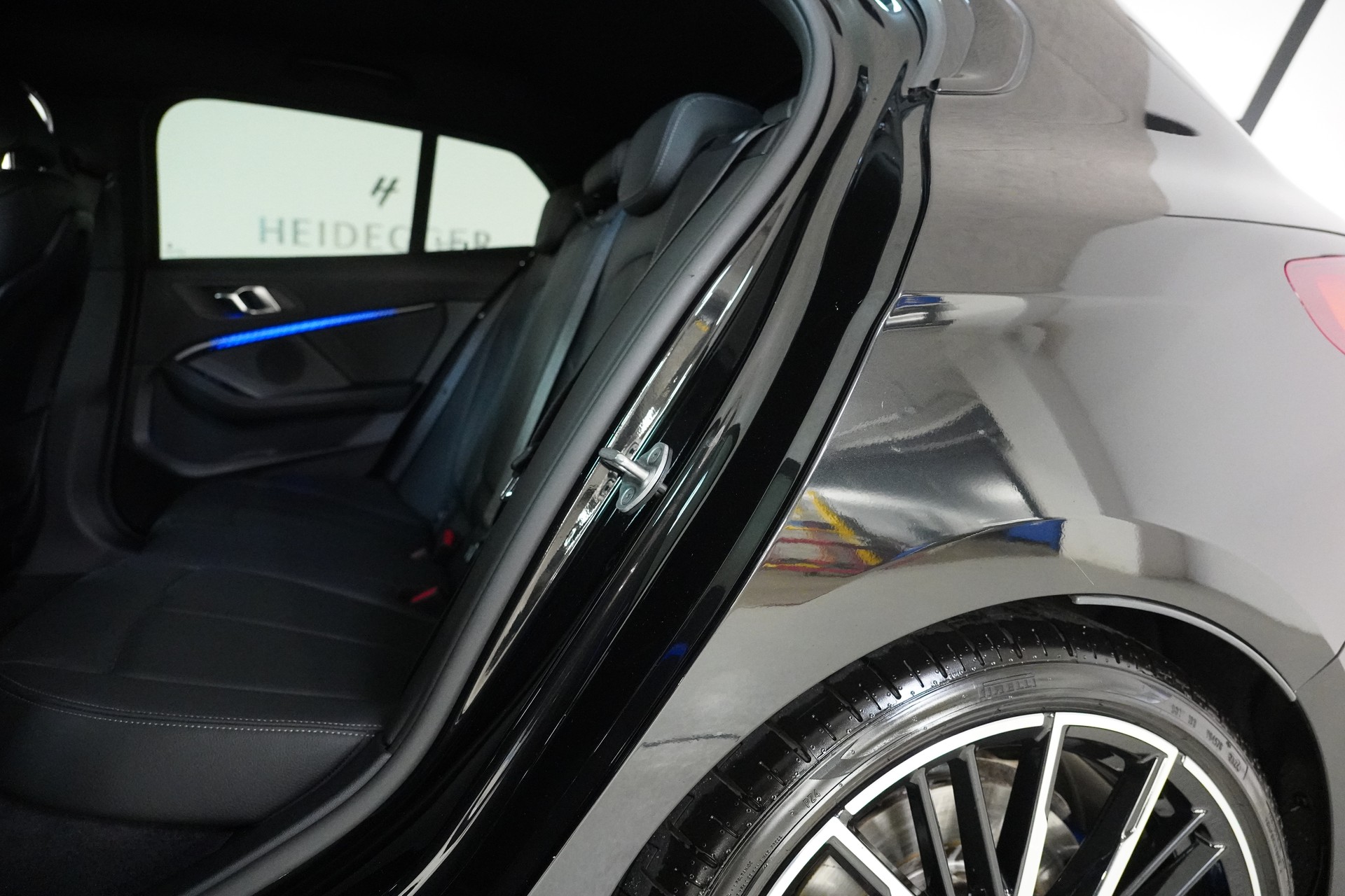 BMW M135i xDrive Steptronic-image-12