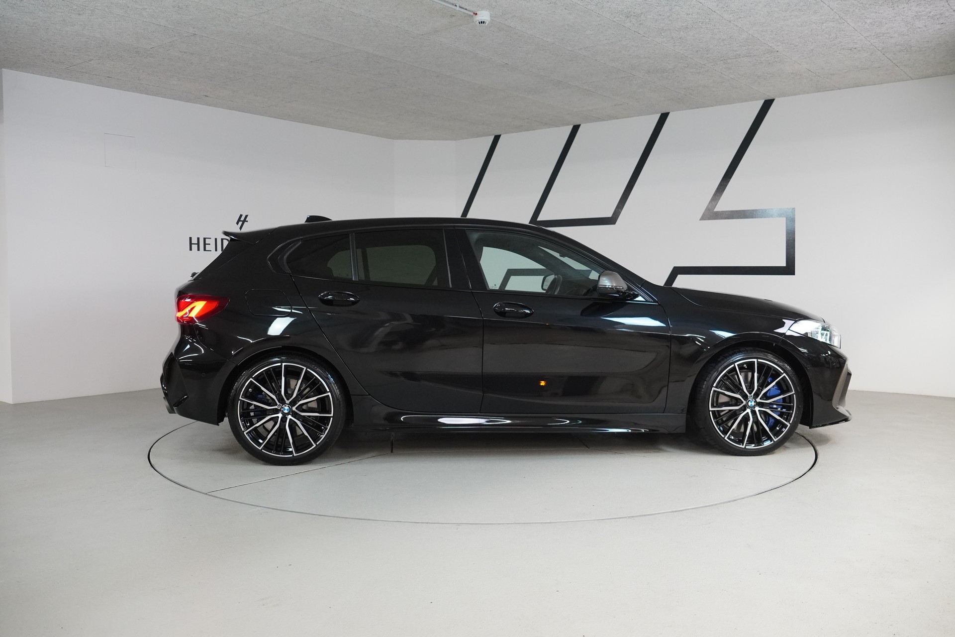 BMW M135i xDrive Steptronic-image-7