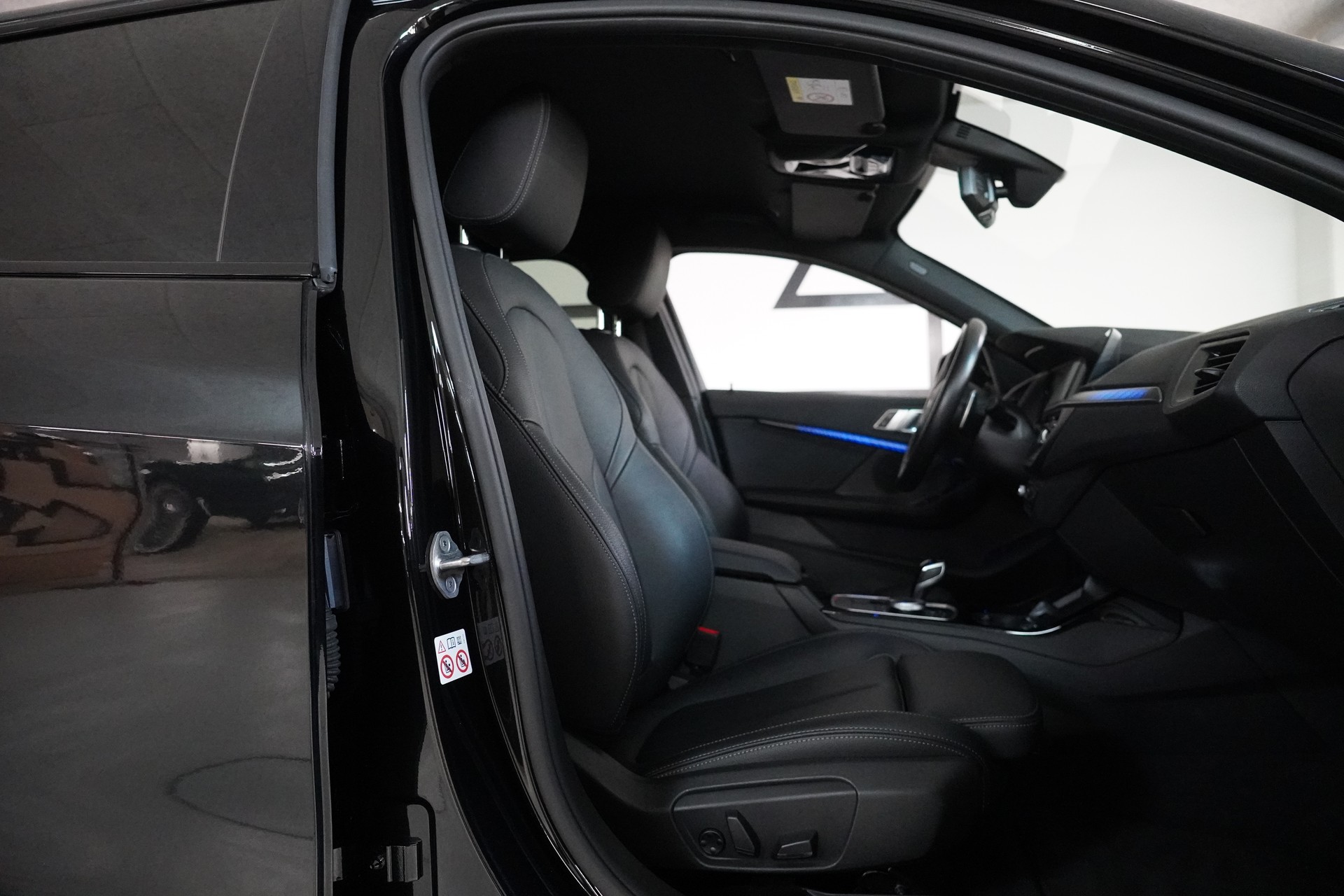 BMW M135i xDrive Steptronic-image-13