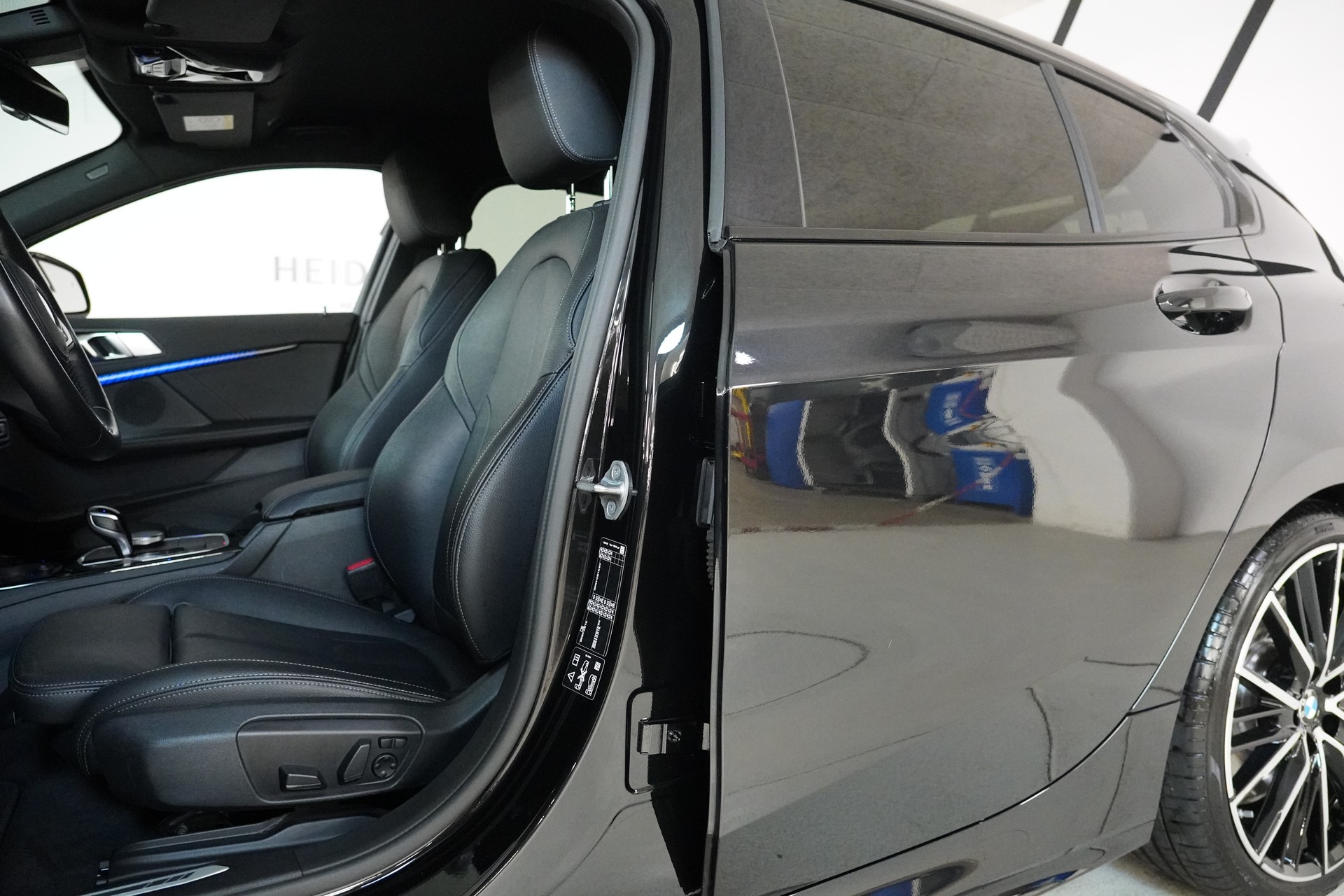 BMW M135i xDrive Steptronic-image-10