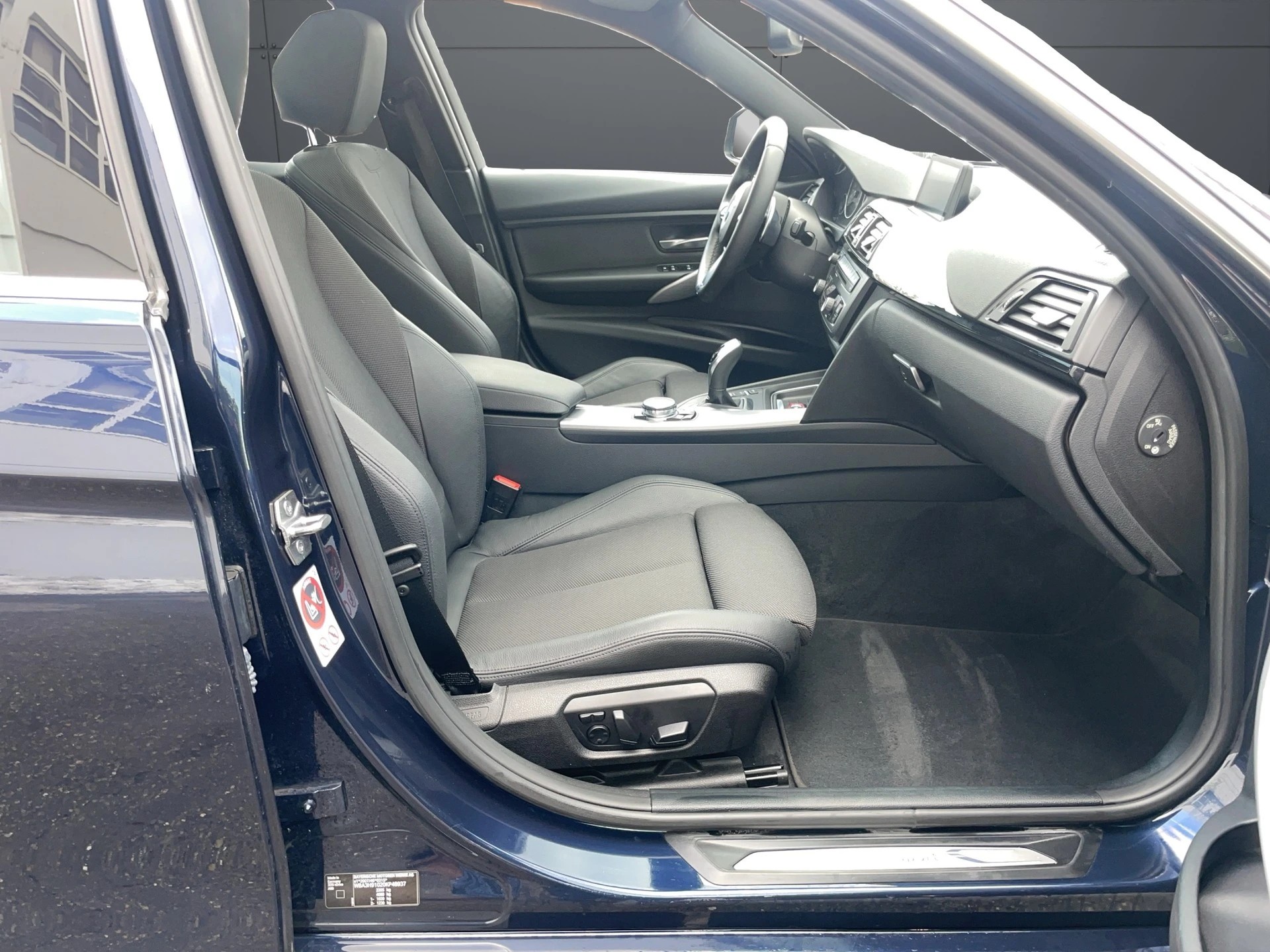 BMW 335i xDrive Touring Sport Line Steptronic-image-6