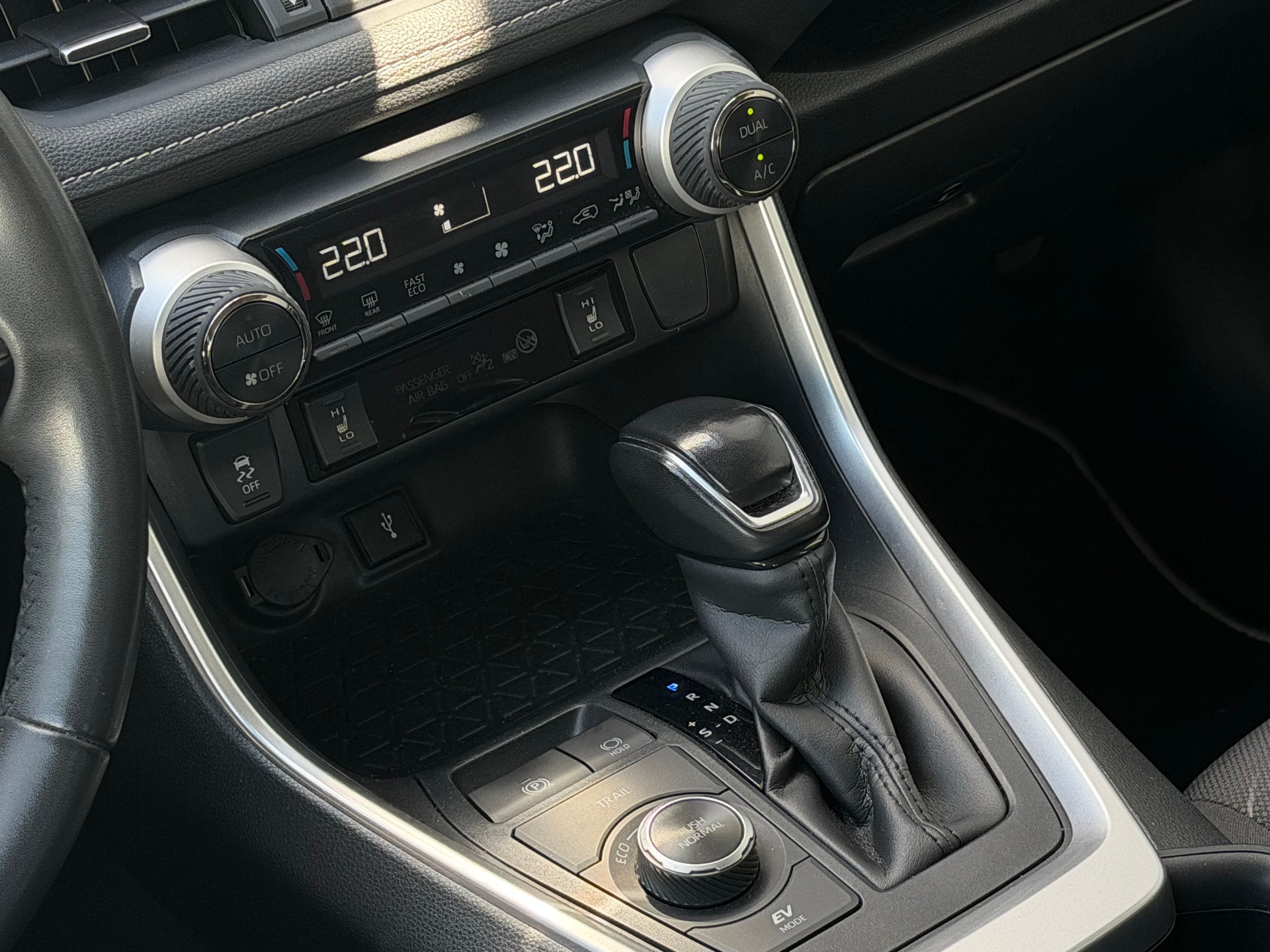 TOYOTA RAV-4 2.5 HSD Comfort e-CVT 4WD-image-8