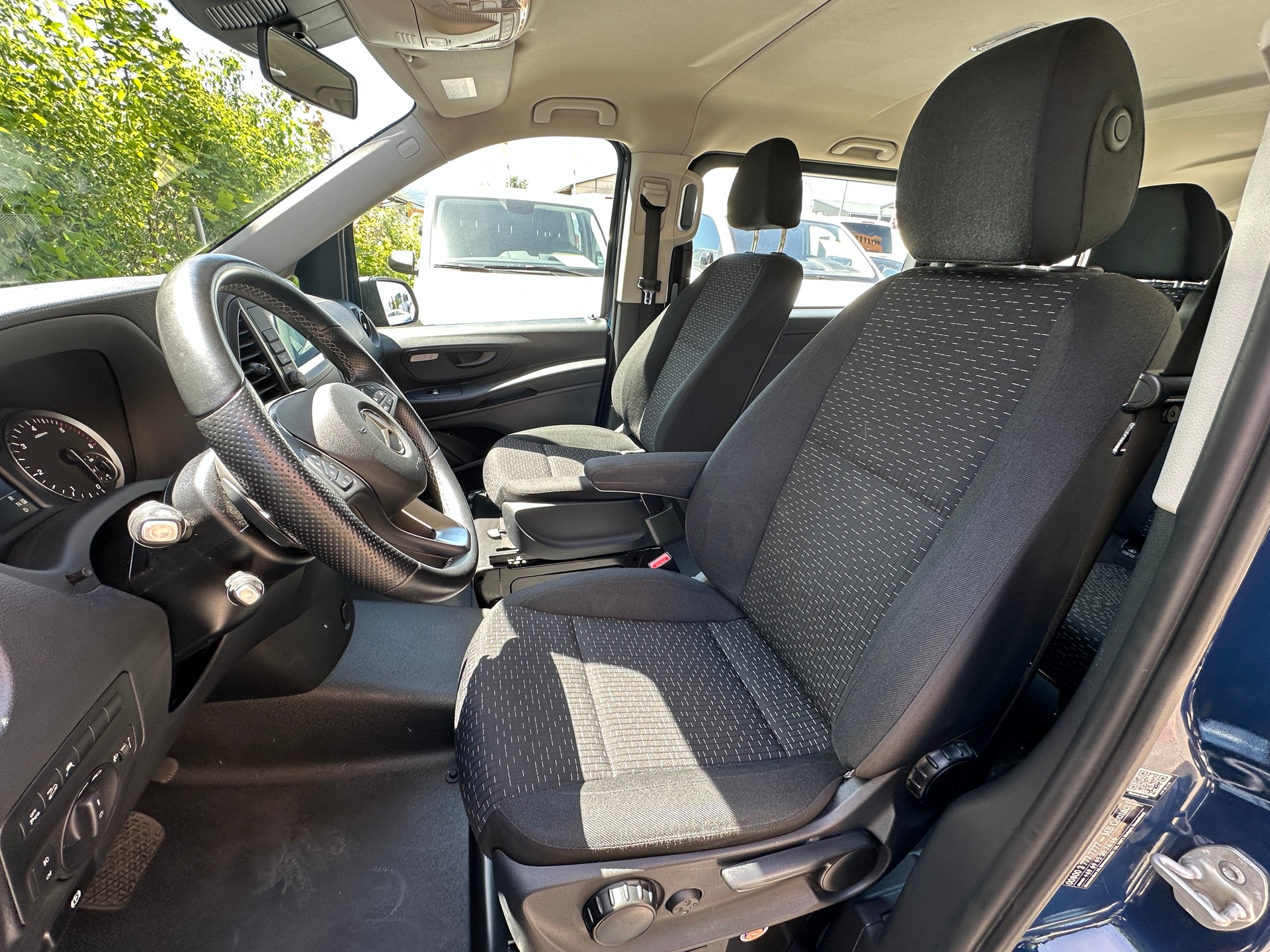 MERCEDES-BENZ Vito 114 CDI Lang Pro Tourer 4Matic 9G-Tronic-image-5
