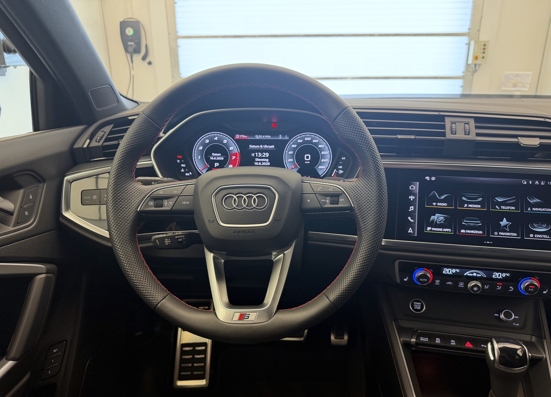 AUDI Q3 45 TFSI quattro S-tronic-image-8