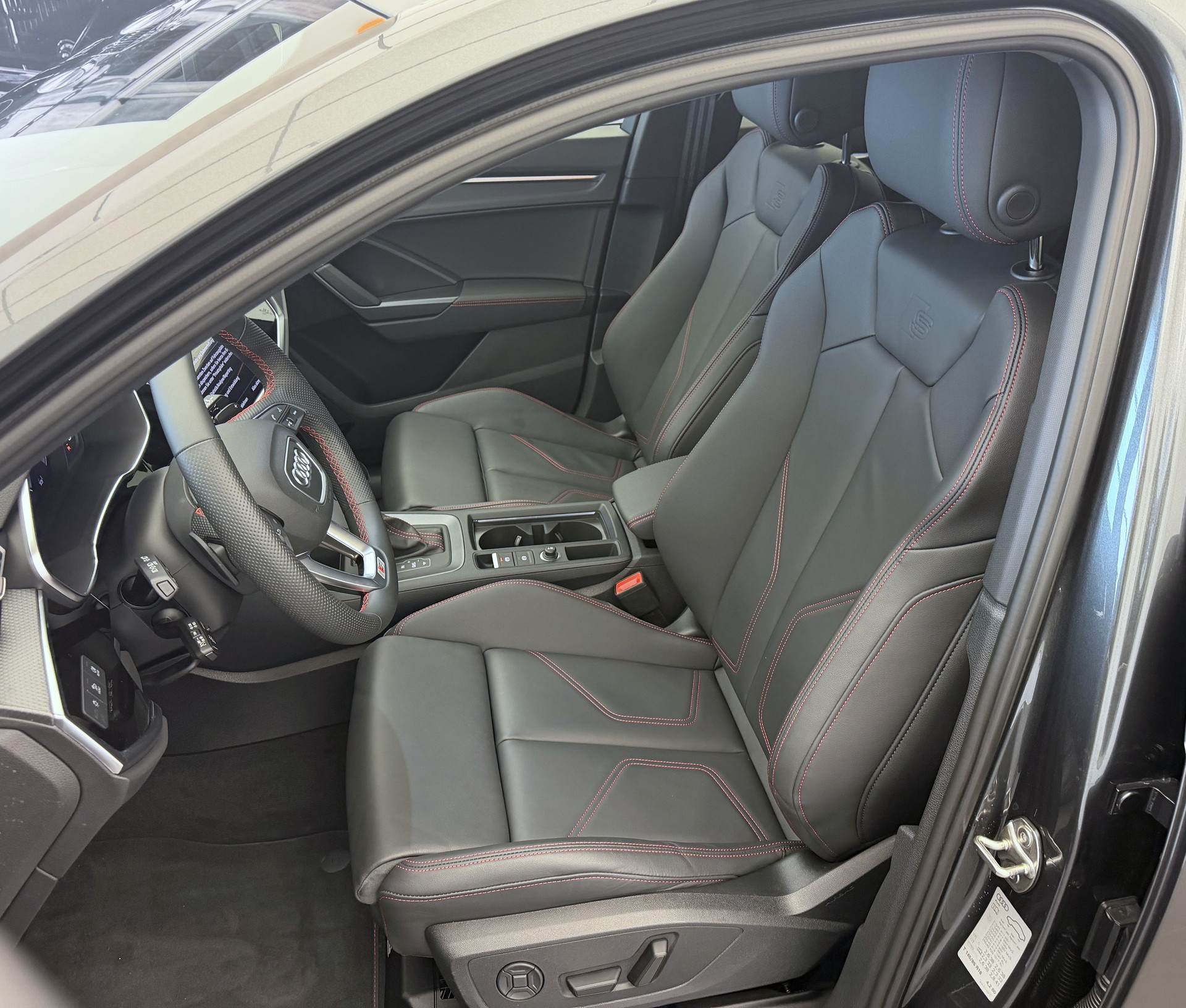 AUDI Q3 45 TFSI quattro S-tronic-image-5