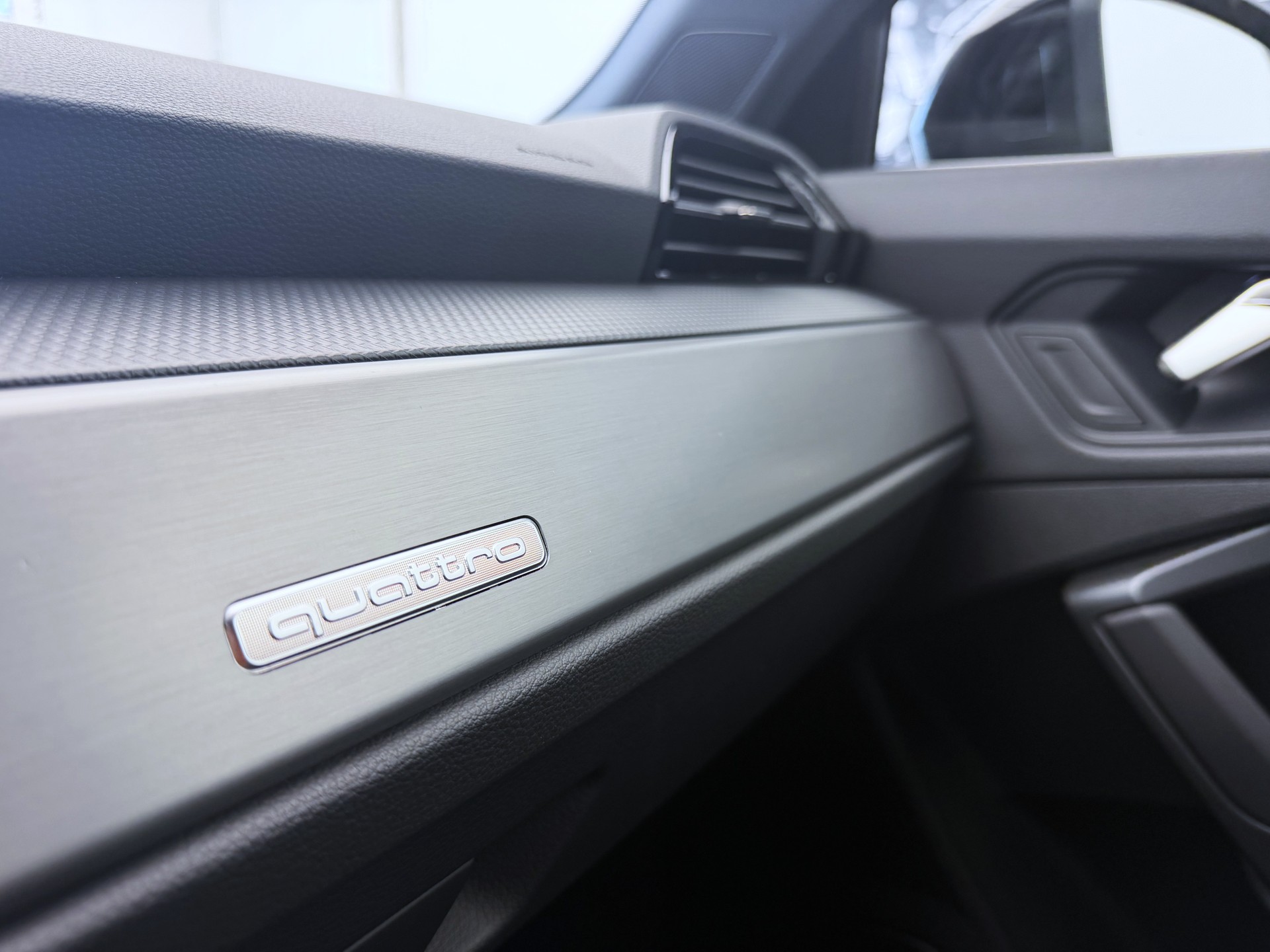 AUDI Q3 45 TFSI quattro S-tronic-image-20