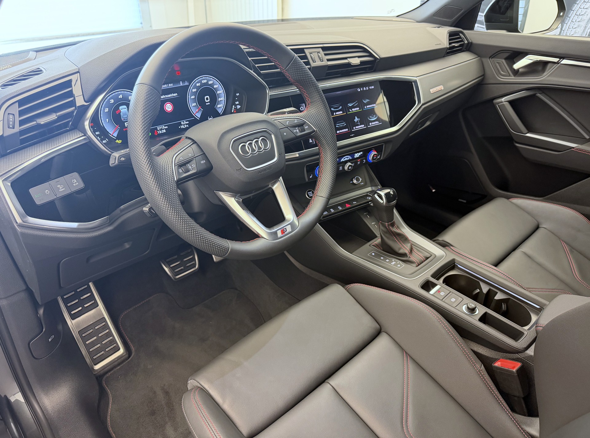 AUDI Q3 45 TFSI quattro S-tronic-image-7