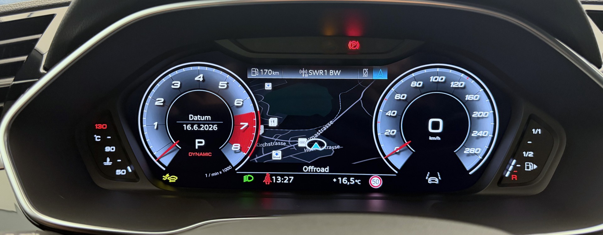 AUDI Q3 45 TFSI quattro S-tronic-image-12