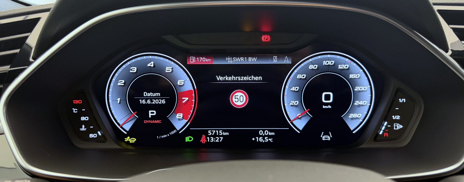 AUDI Q3 45 TFSI quattro S-tronic-image-9