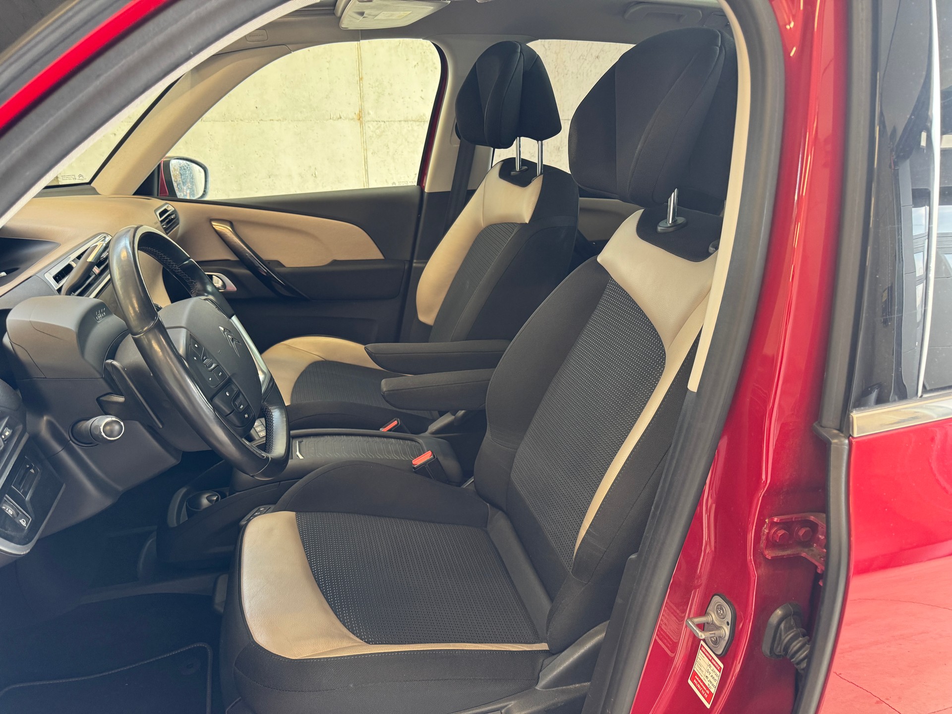 CITROEN C4 Picasso 1.6 e-HDi Attraction ETG6-image-7