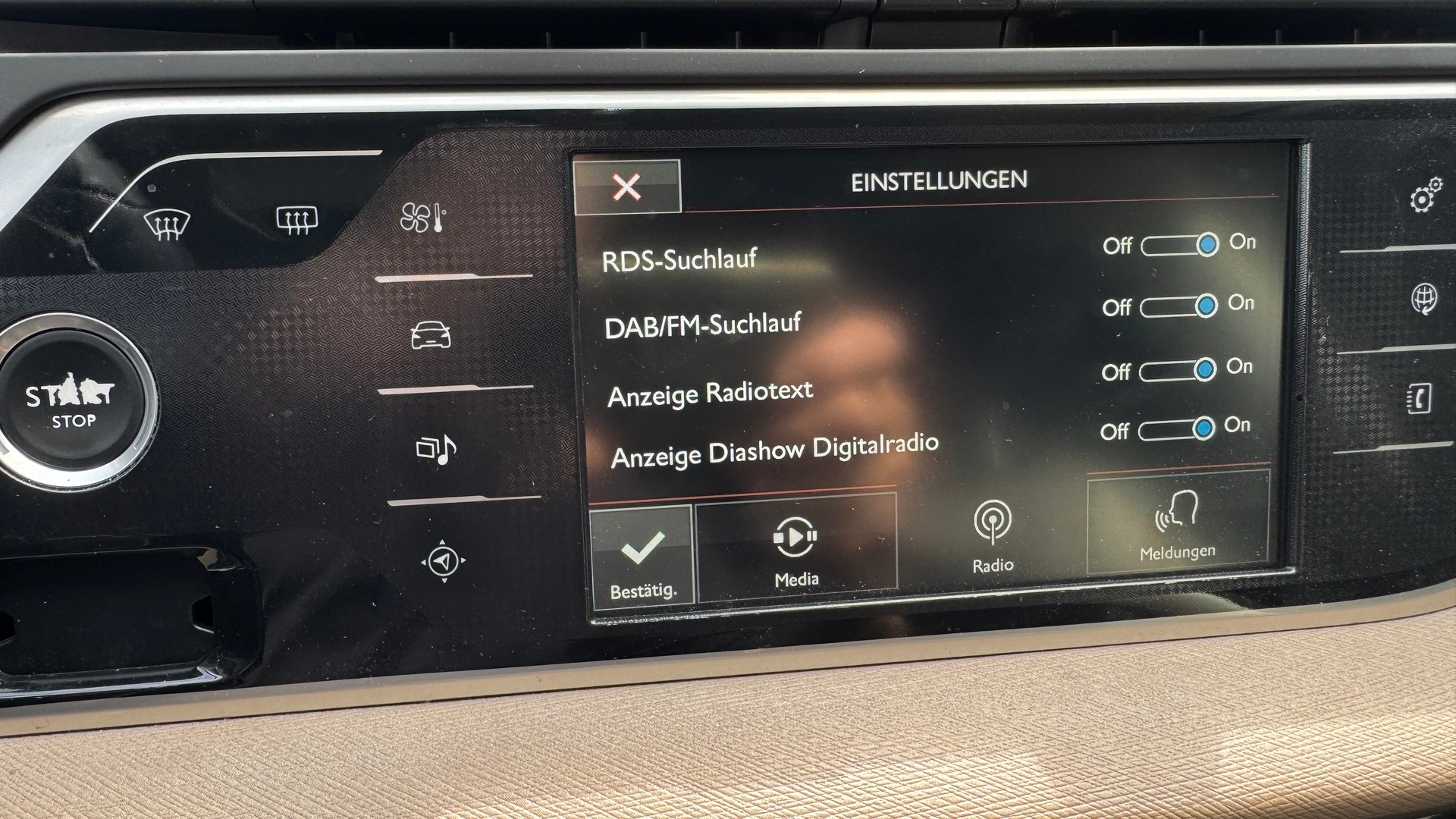 CITROEN C4 Picasso 1.6 e-HDi Attraction ETG6-image-13