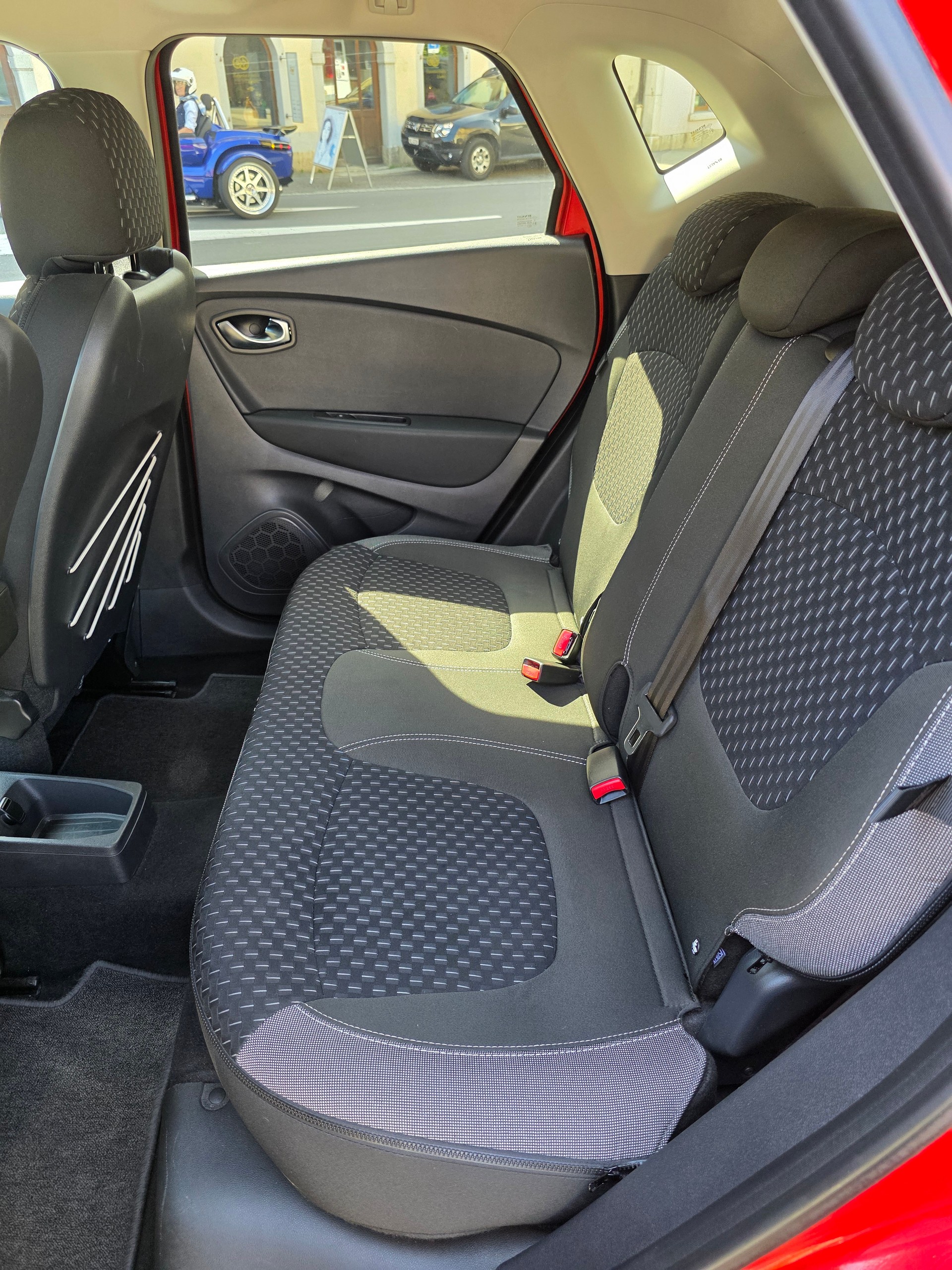 RENAULT Captur 1.2 T 16V Editione One EDC-image-11