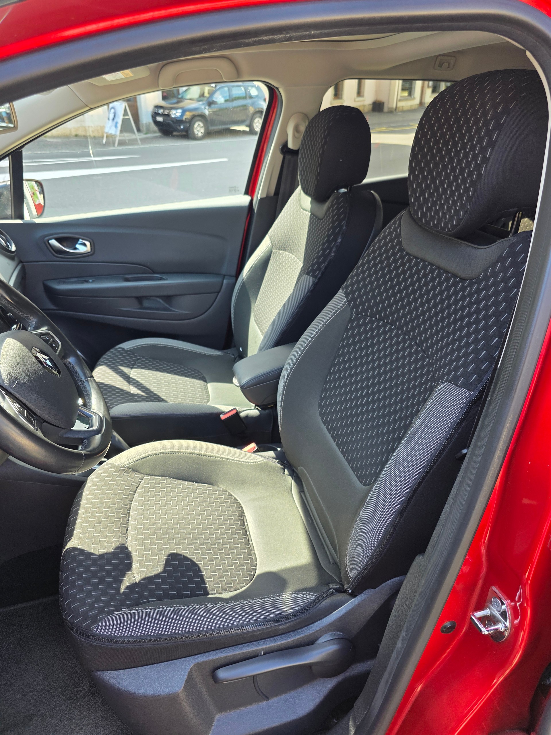 RENAULT Captur 1.2 T 16V Editione One EDC-image-10
