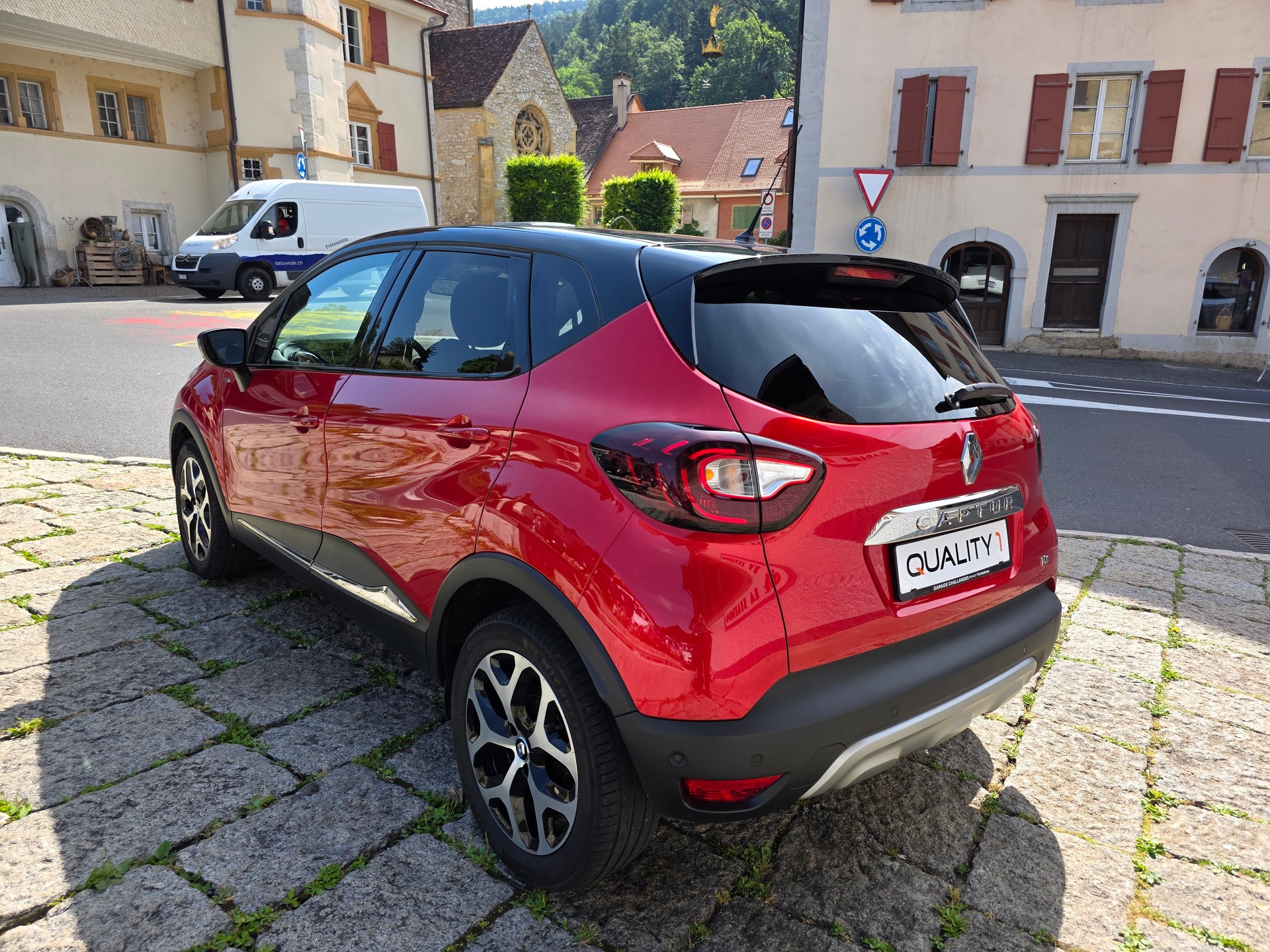 RENAULT Captur 1.2 T 16V Editione One EDC-image-5
