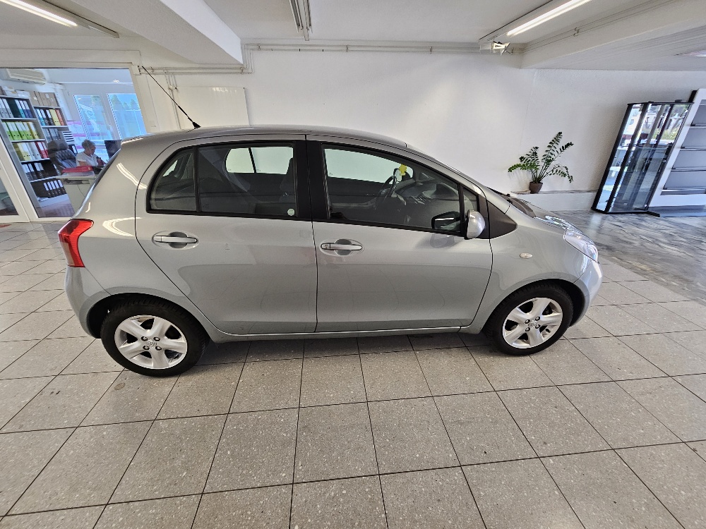 TOYOTA Yaris 1.3 Linea Luna-image-3