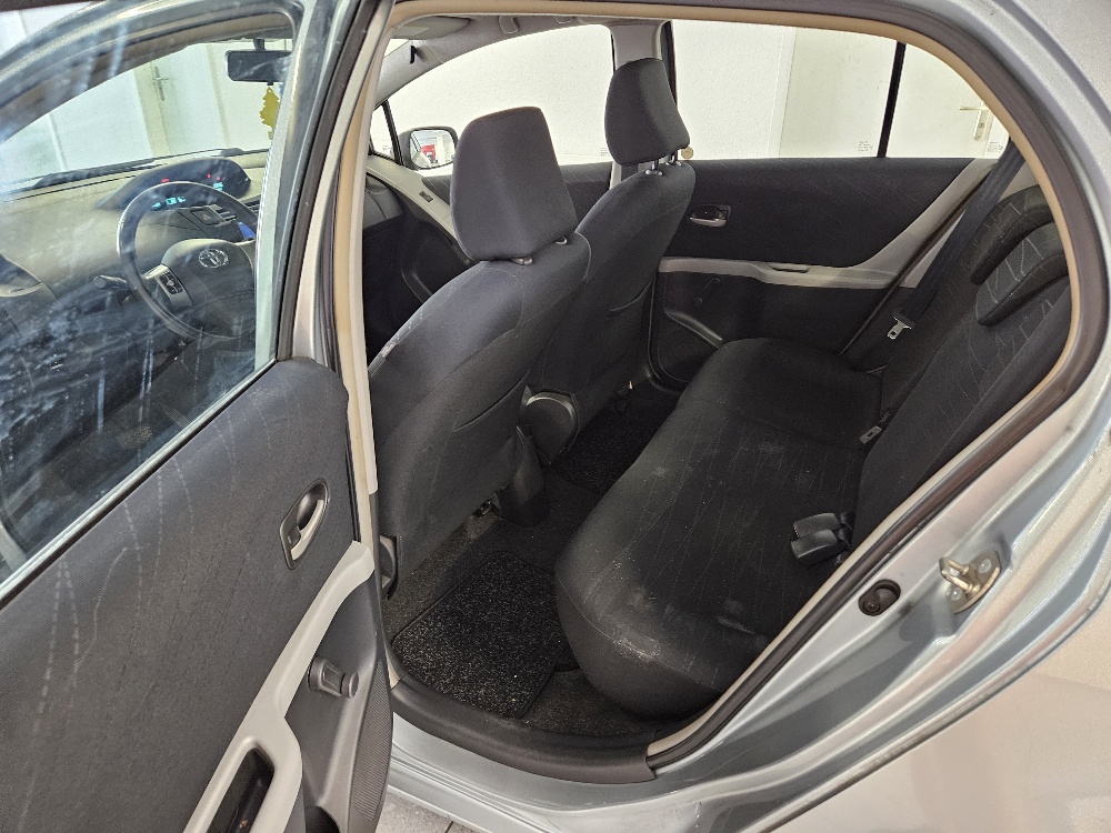 TOYOTA Yaris 1.3 Linea Luna-image-12