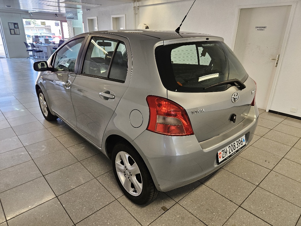 TOYOTA Yaris 1.3 Linea Luna-image-6