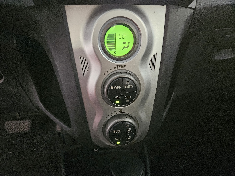 TOYOTA Yaris 1.3 Linea Luna-image-11